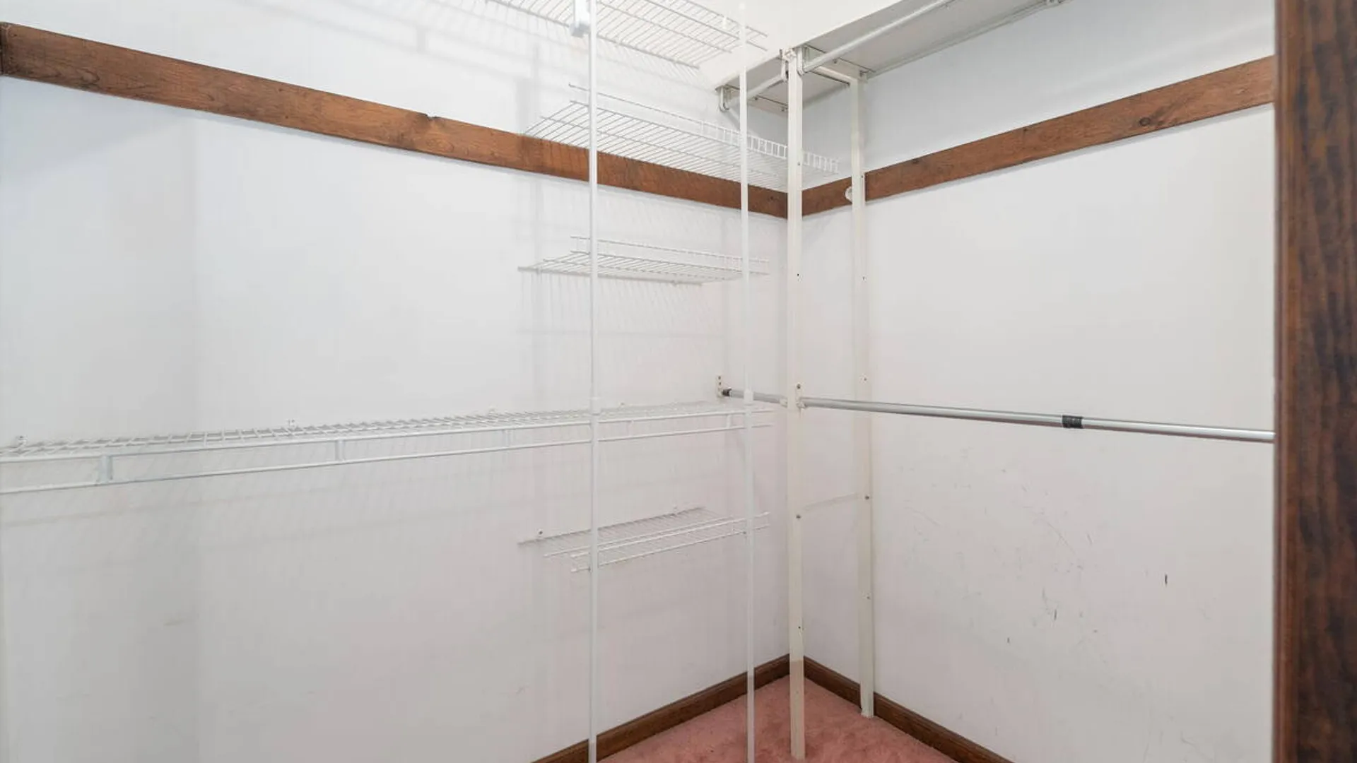 Property at 8 Windlass Drive, Colonie, NY 12110 28