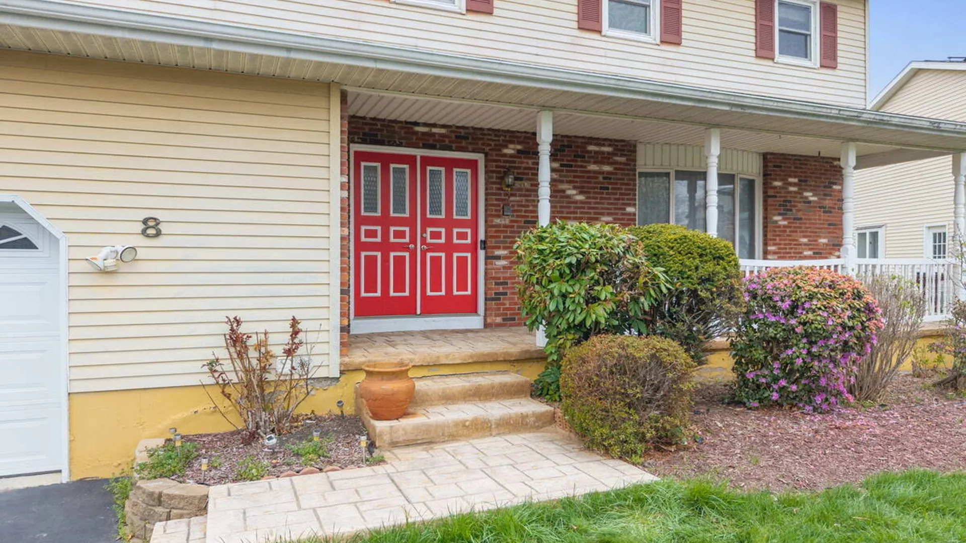 Property at 8 Windlass Drive, Colonie, NY 12110 3