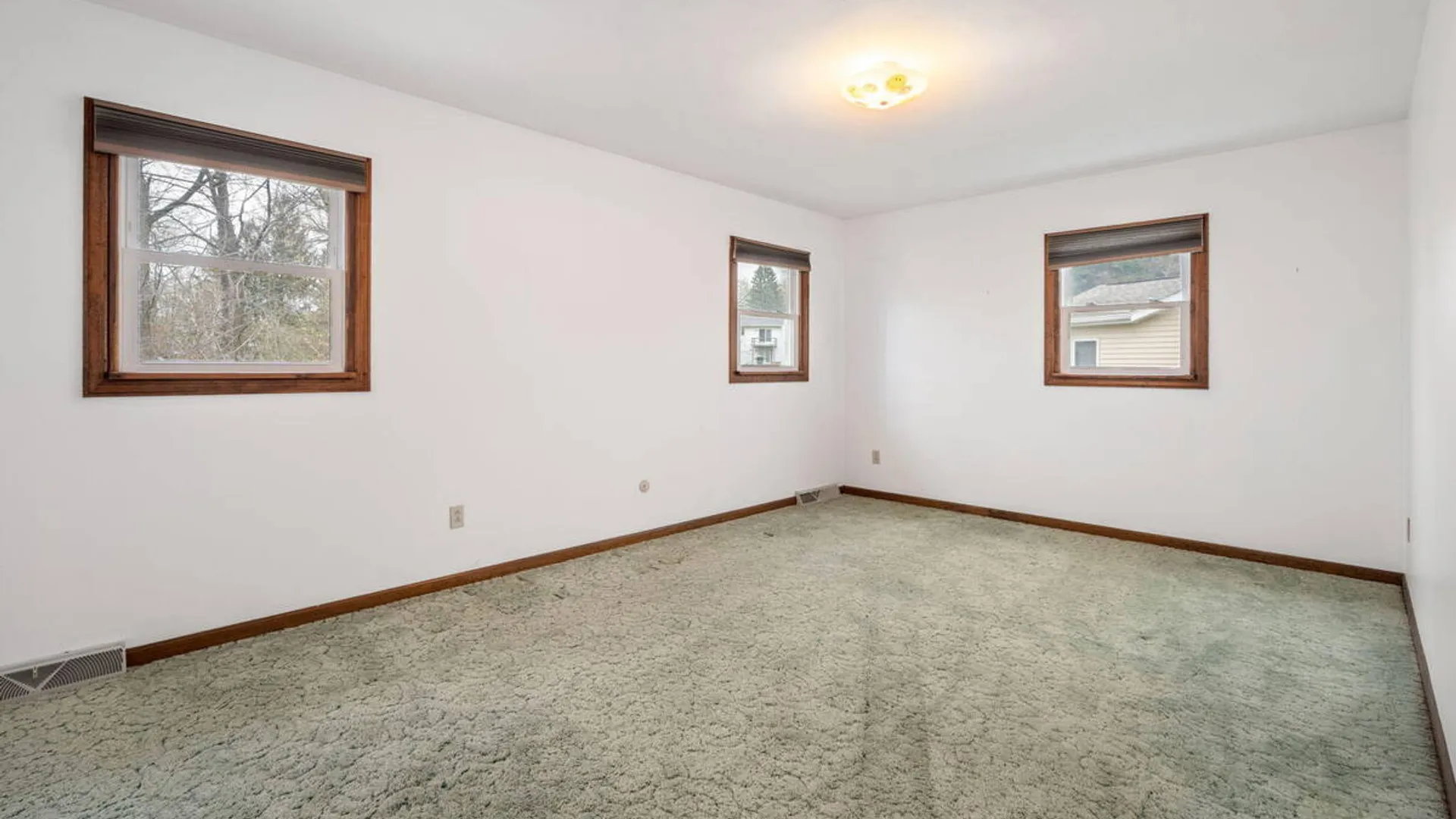 Property at 8 Windlass Drive, Colonie, NY 12110 33