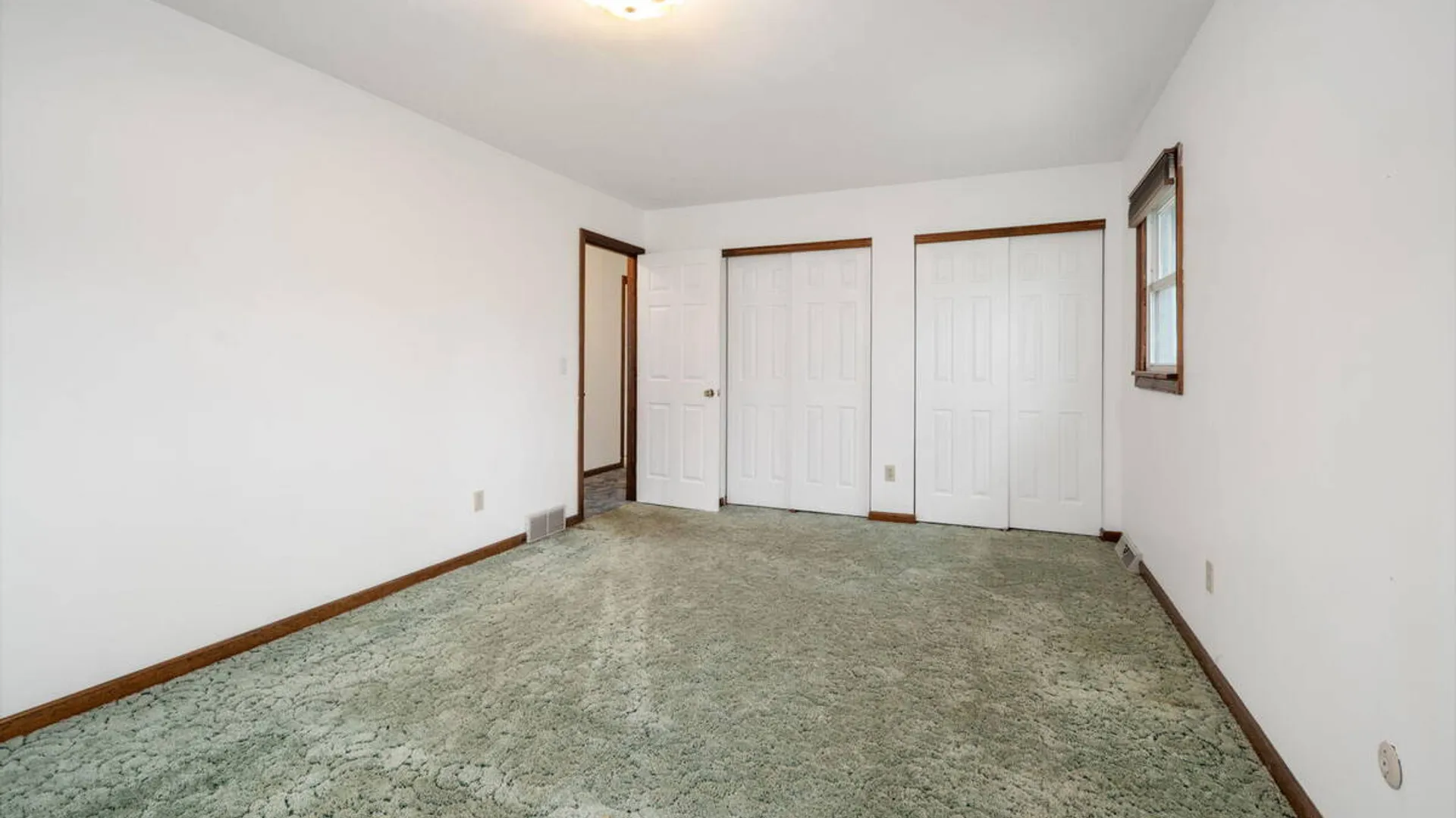 Property at 8 Windlass Drive, Colonie, NY 12110 34