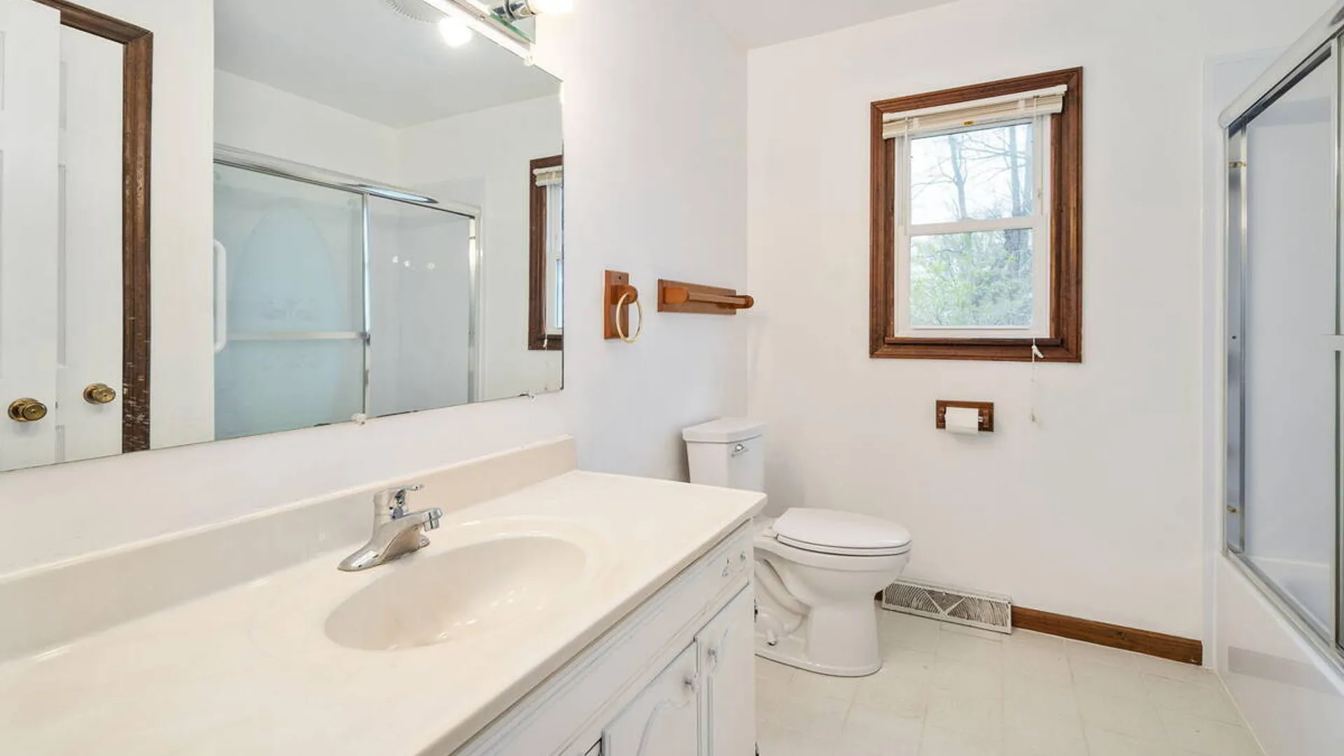 Property at 8 Windlass Drive, Colonie, NY 12110 35