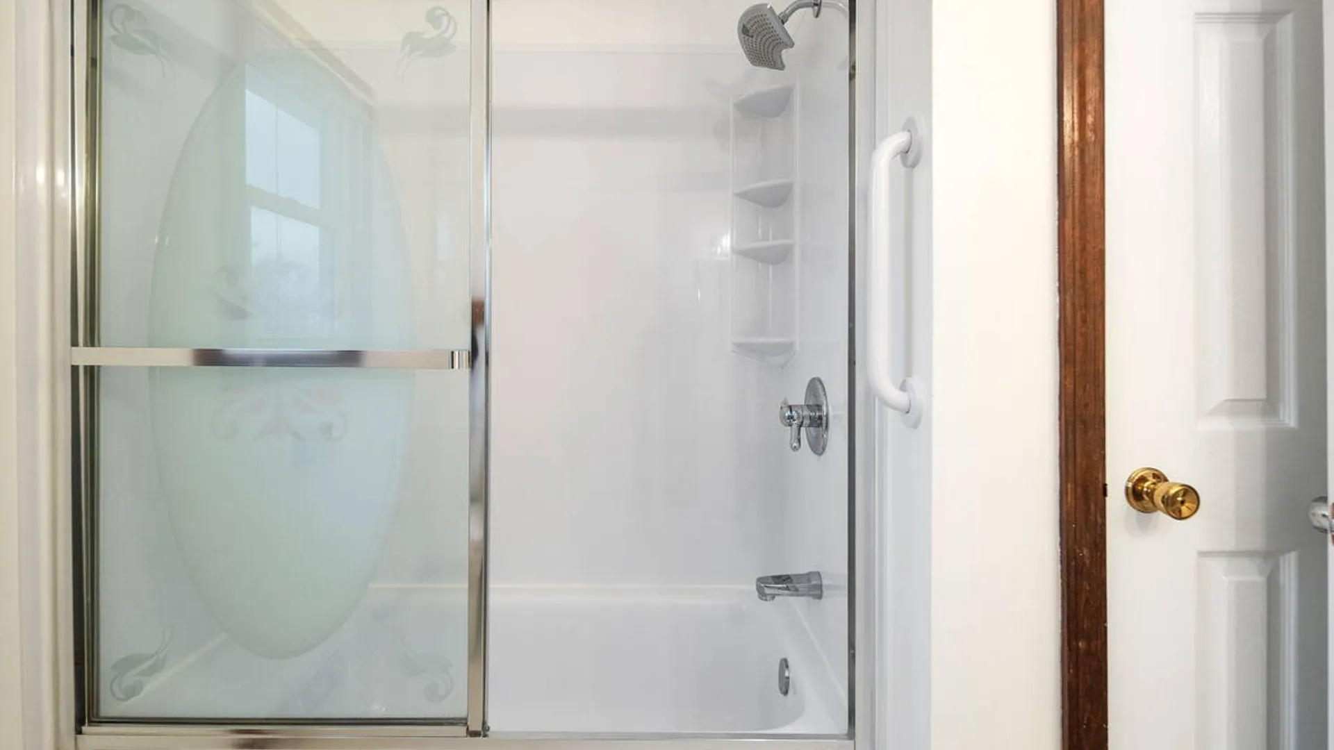 Property at 8 Windlass Drive, Colonie, NY 12110 37