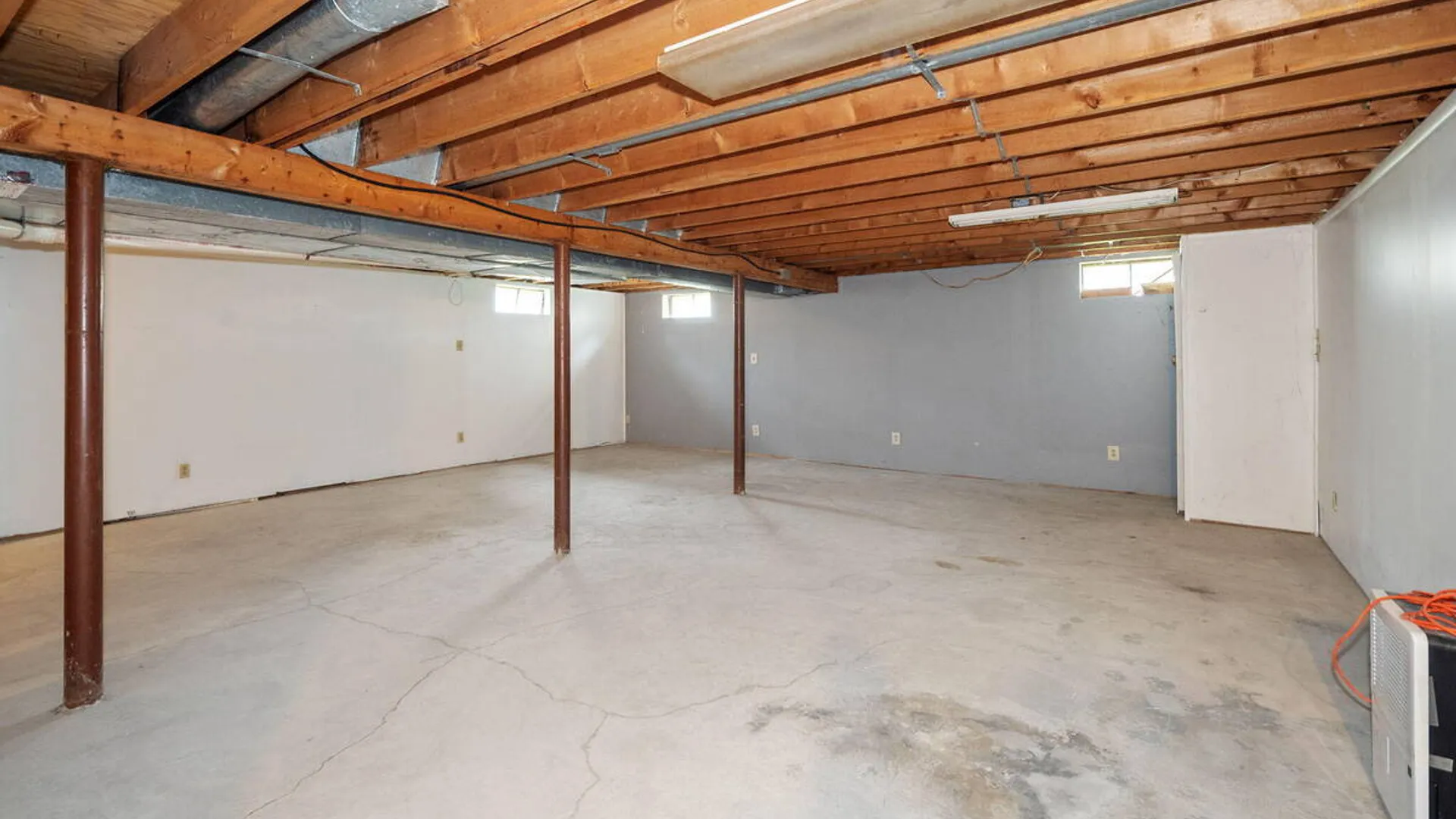 Property at 8 Windlass Drive, Colonie, NY 12110 39