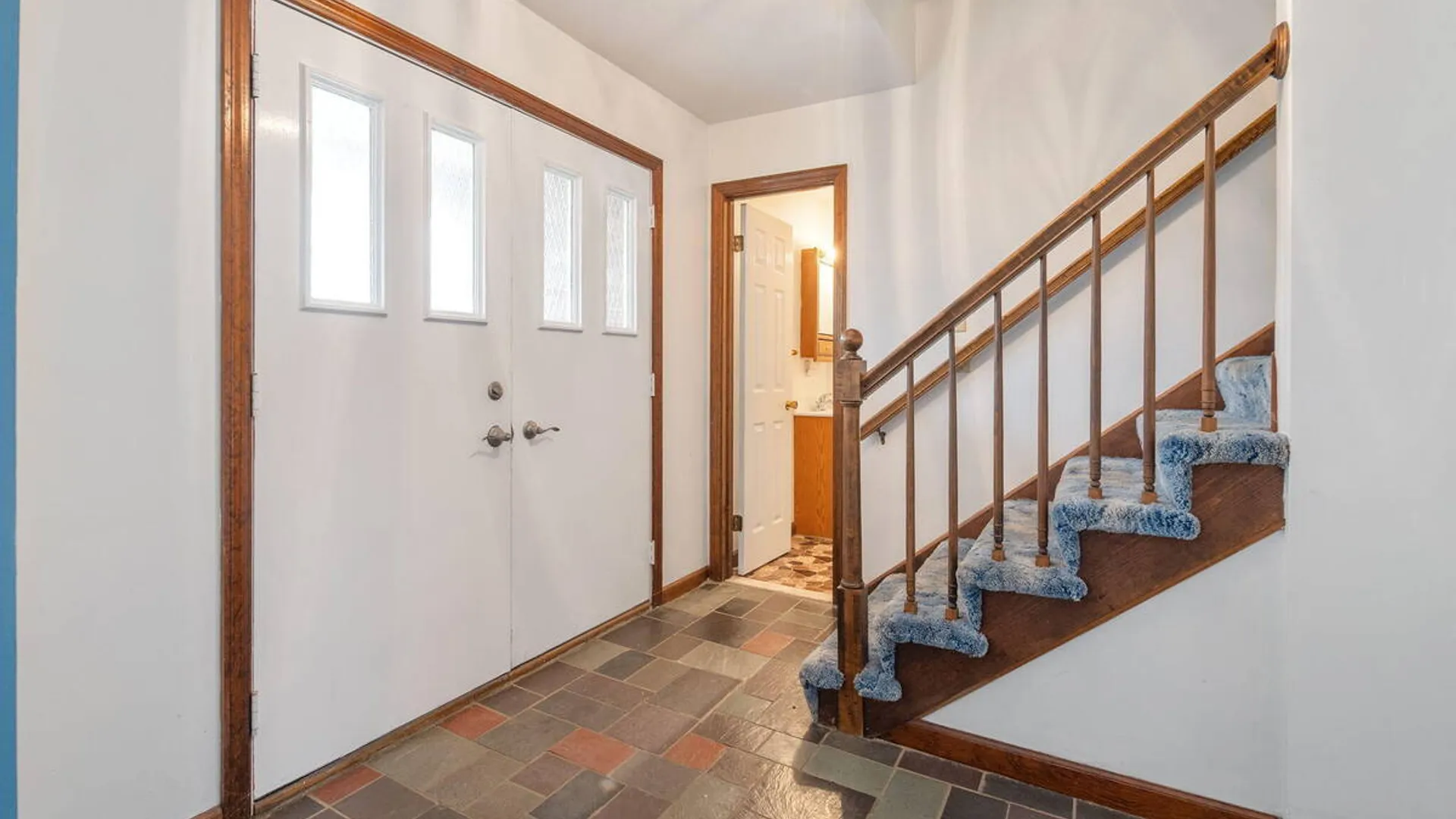 Property at 8 Windlass Drive, Colonie, NY 12110 5