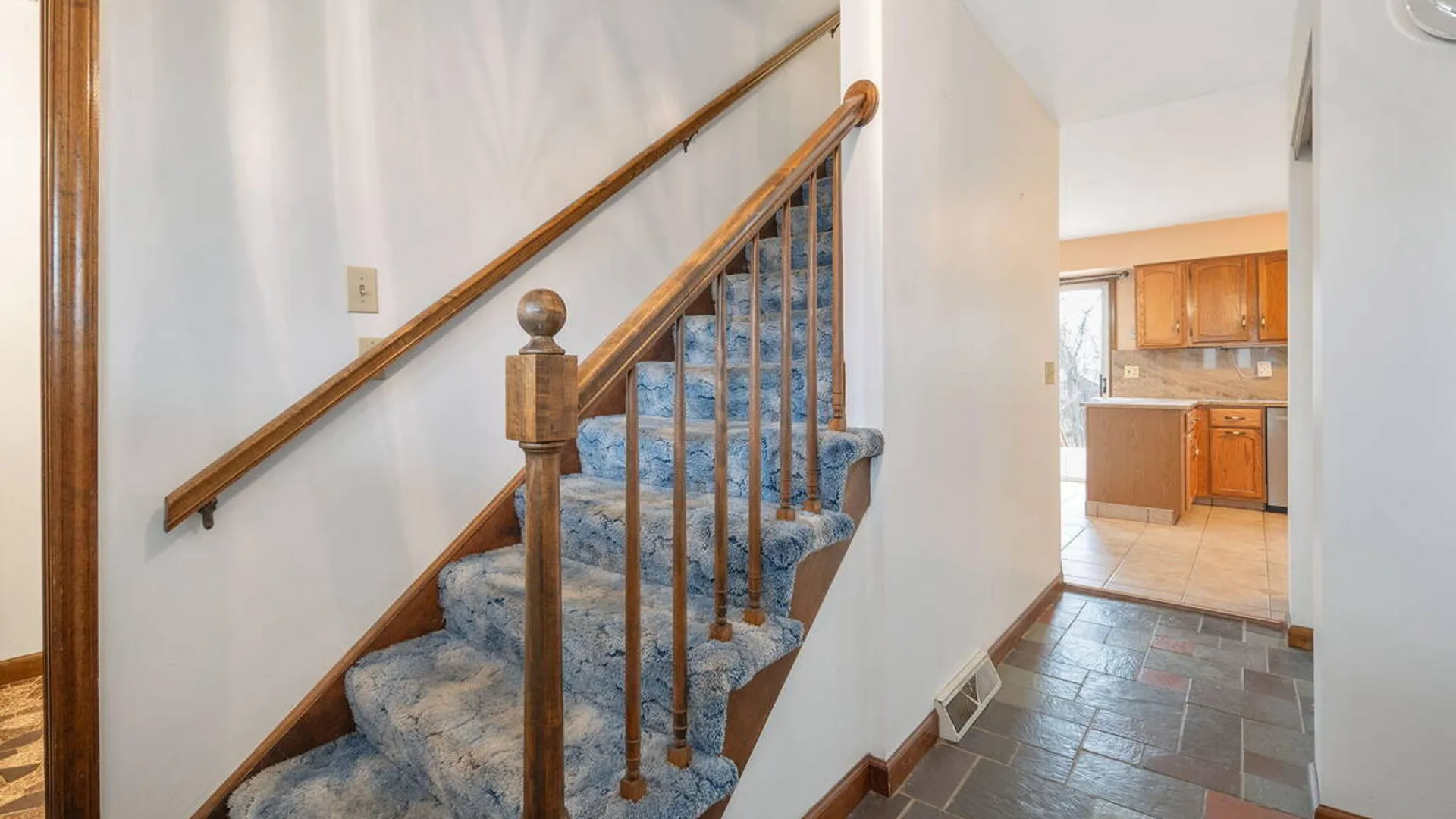 Property at 8 Windlass Drive, Colonie, NY 12110 6