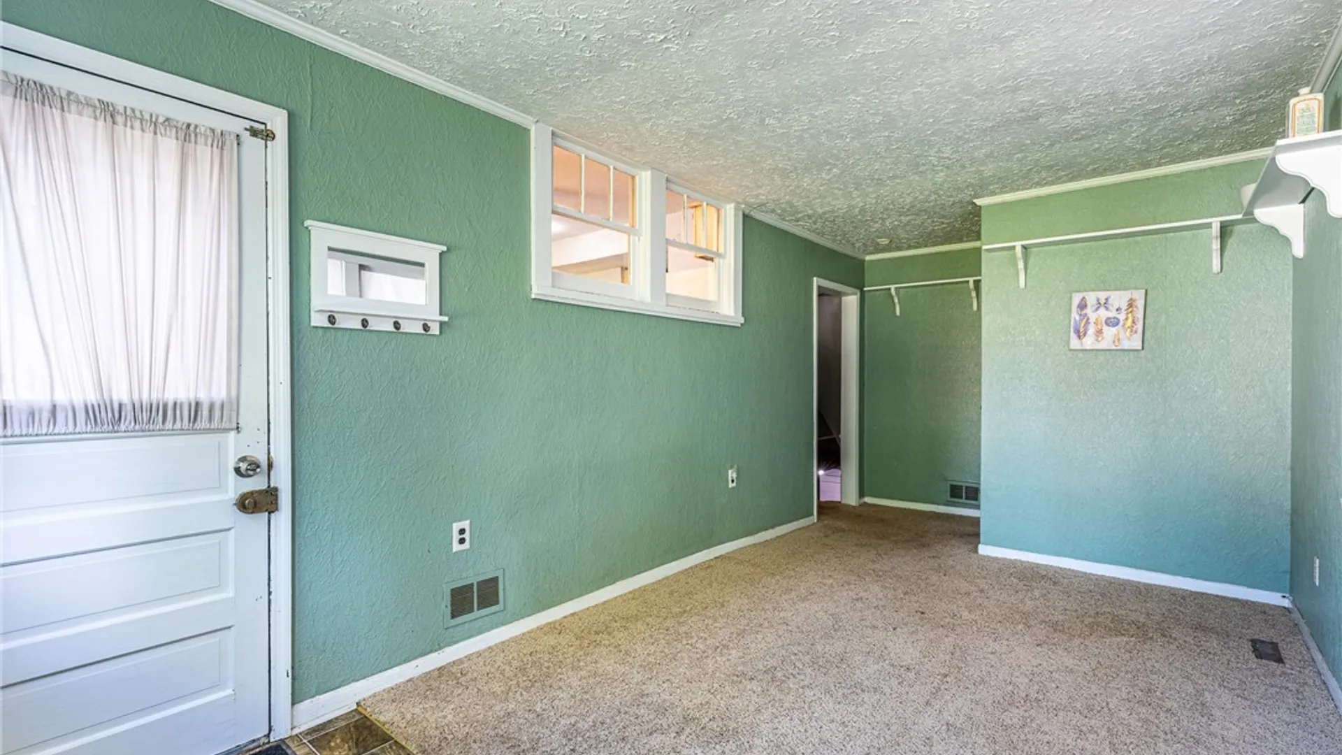 Property at 58 Fairview Crescent, Irondequoit, NY 14617 25