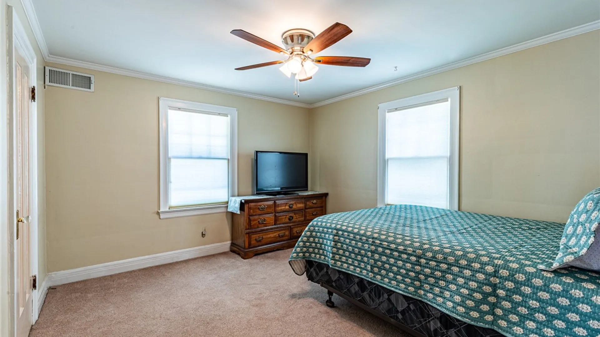 Property at 58 Fairview Crescent, Irondequoit, NY 14617 31