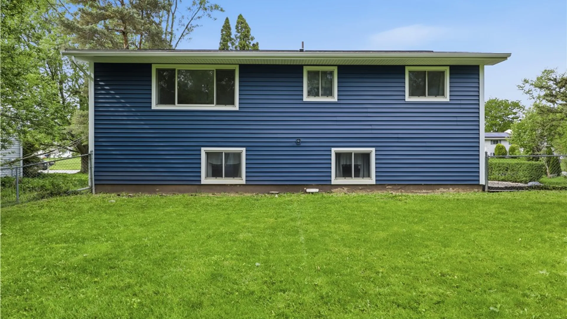 Property at 41 Chiltern Road, Henrietta, NY 14623 8