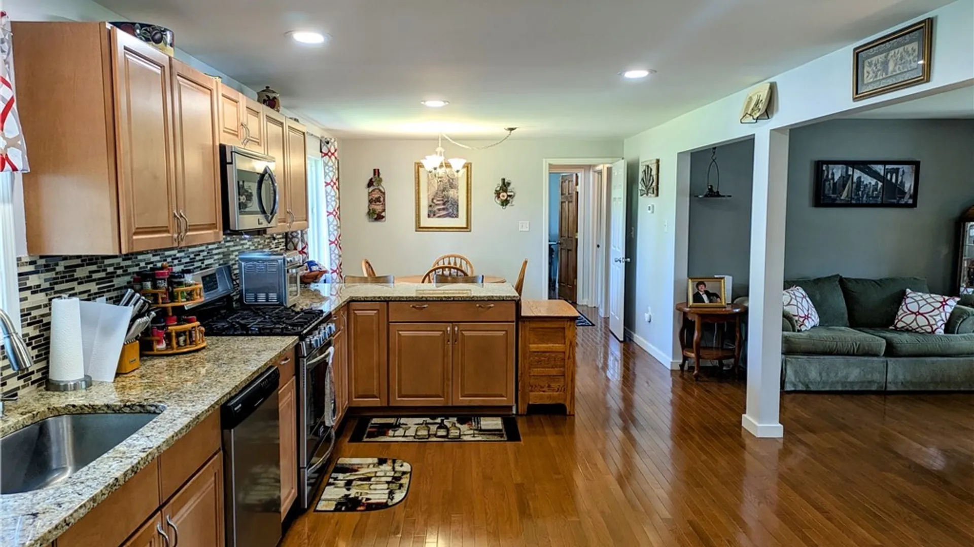 Property at 1633 Lakeview Road, Hamburg, NY 14085 4