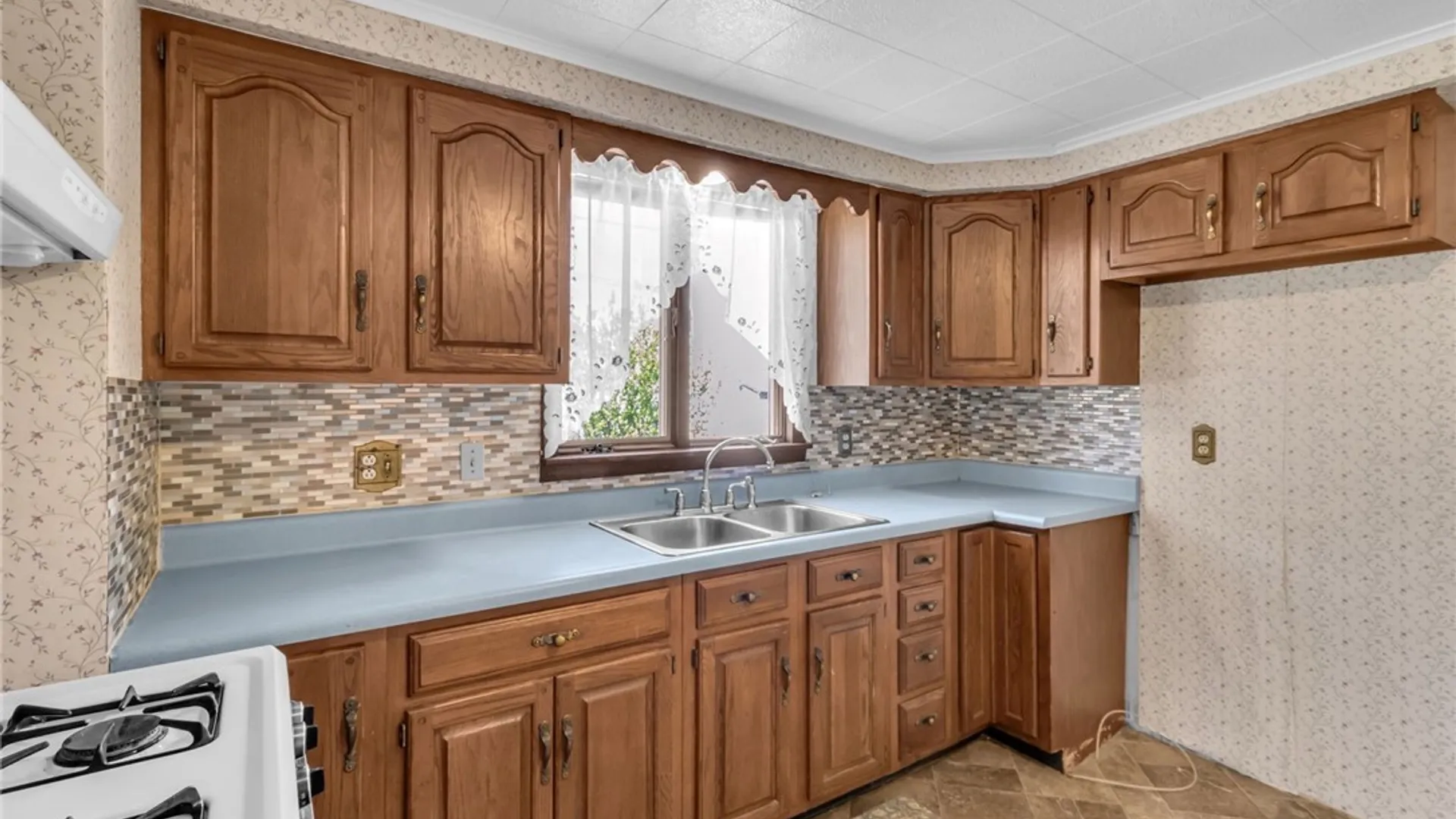 Property at 42 Daniel Avenue, Cheektowaga, NY 14225 18