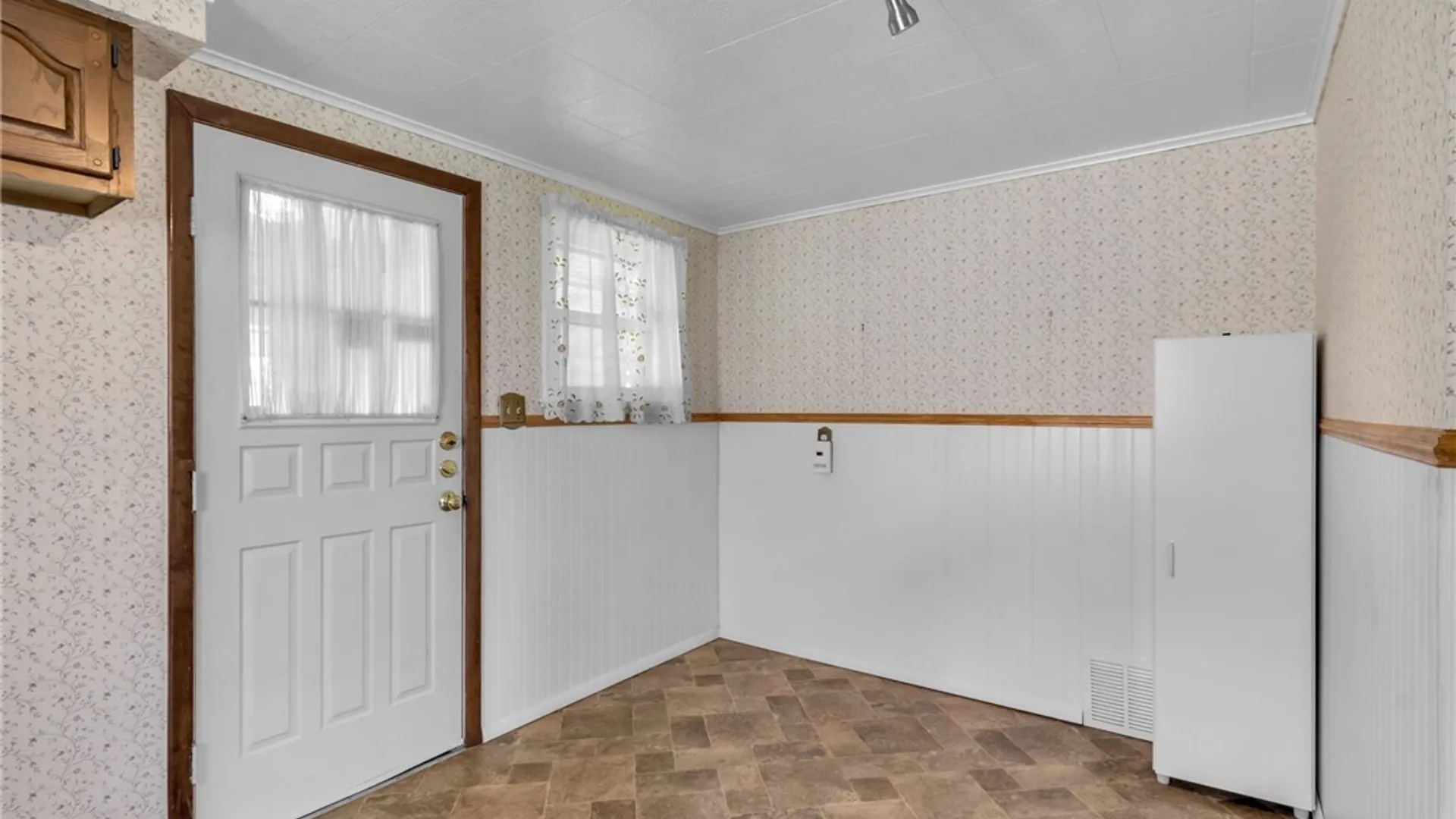 Property at 42 Daniel Avenue, Cheektowaga, NY 14225 24