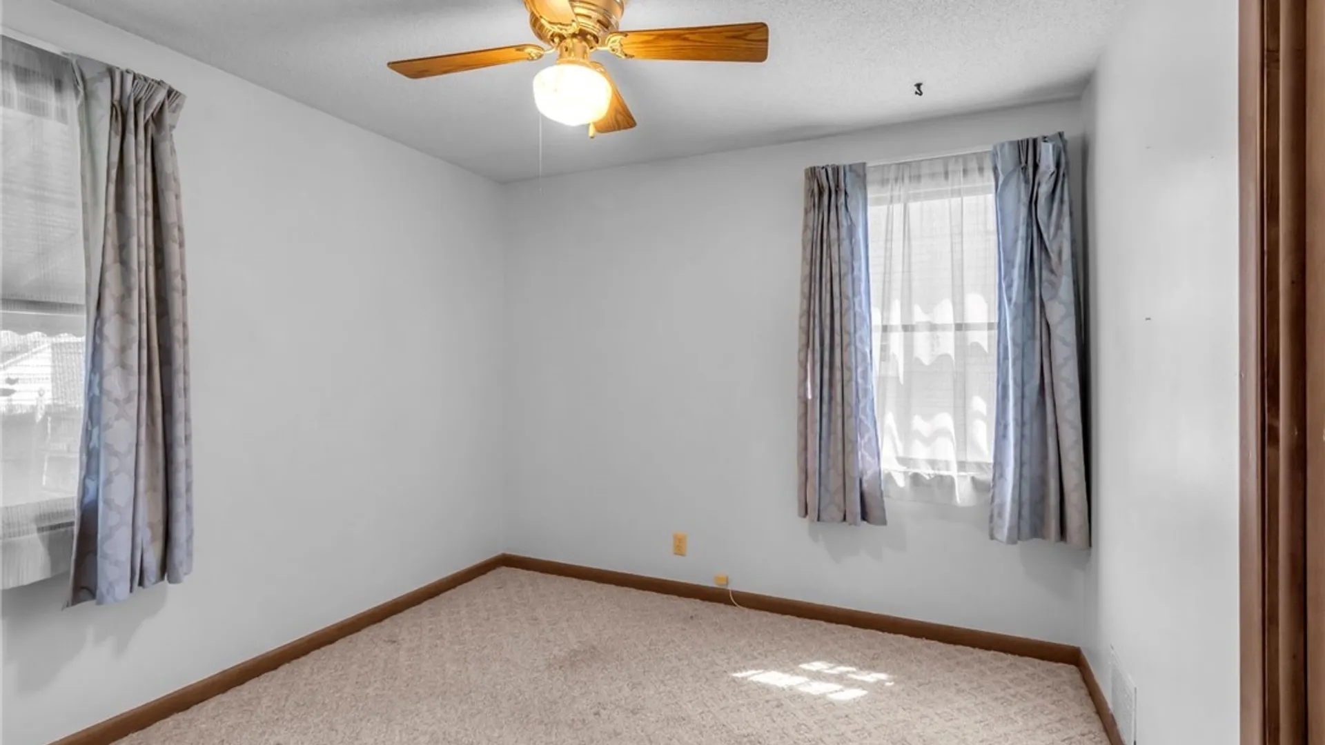 Property at 42 Daniel Avenue, Cheektowaga, NY 14225 25