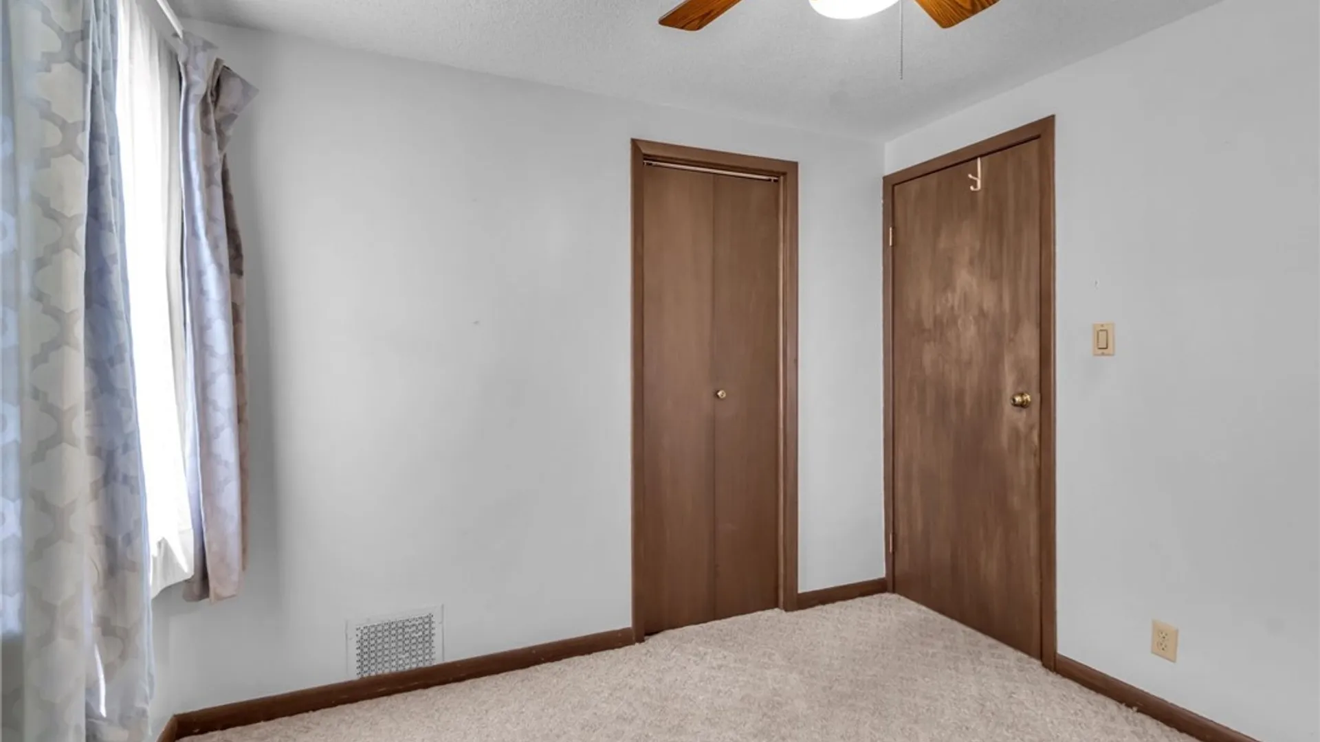 Property at 42 Daniel Avenue, Cheektowaga, NY 14225 26