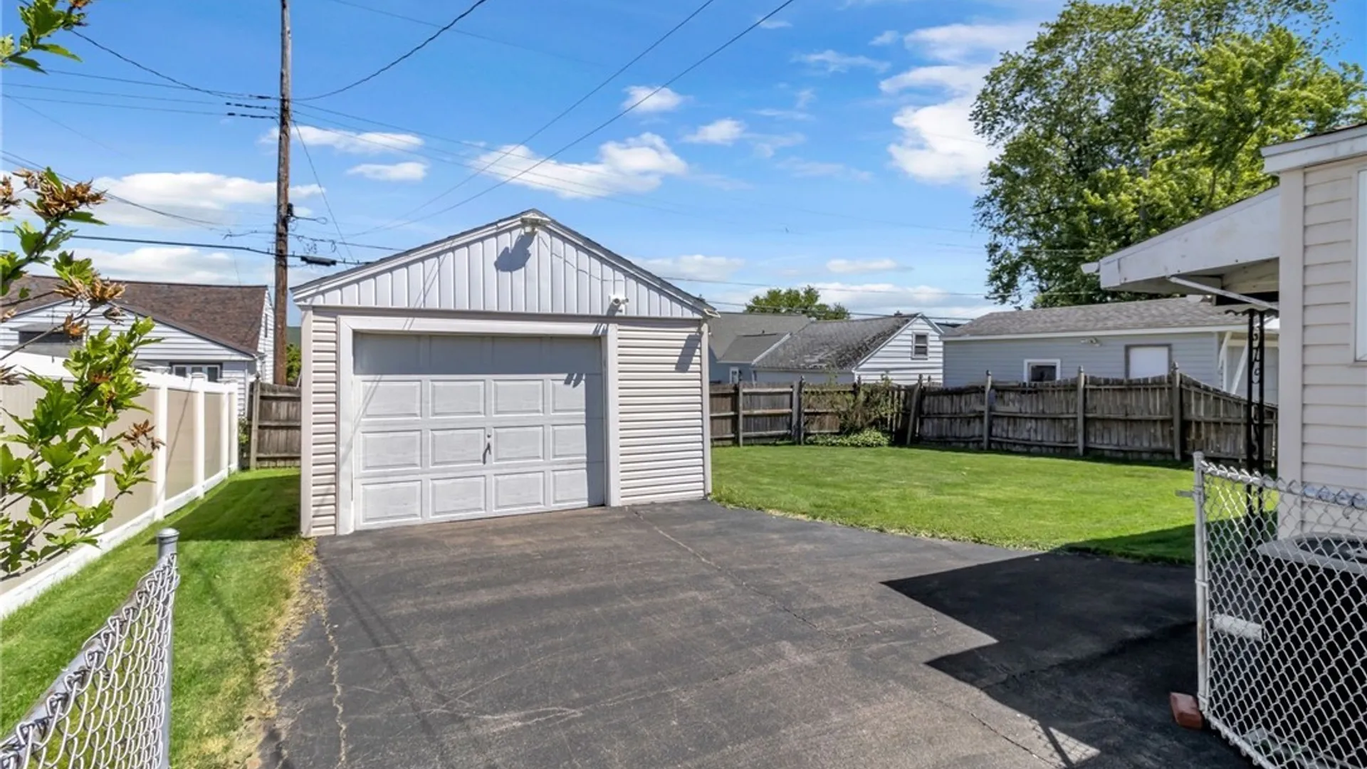 Property at 42 Daniel Avenue, Cheektowaga, NY 14225 5