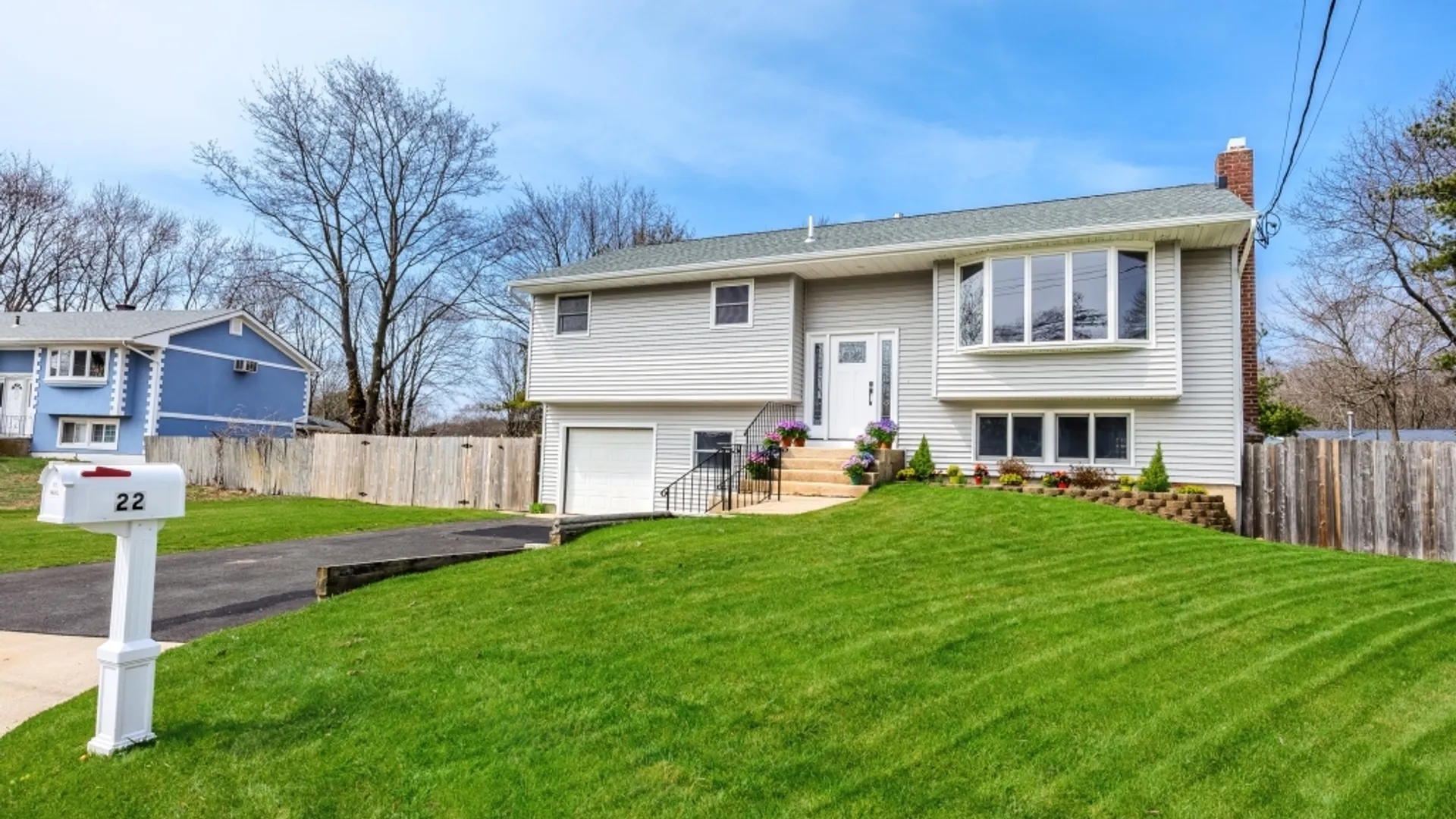Property at 22 Roslyn Ct, East Patchogue, NY 11772 2
