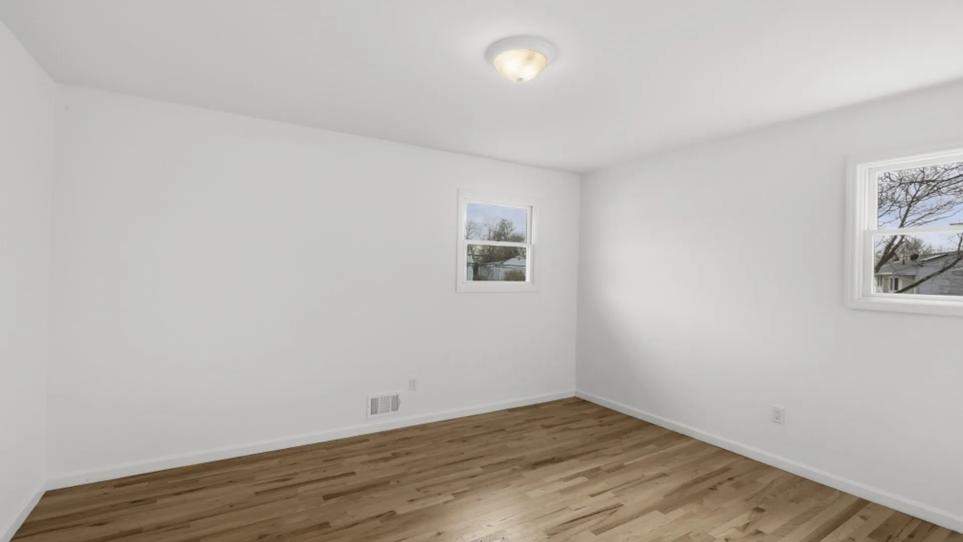 Property at 22 Roslyn Ct, East Patchogue, NY 11772 30