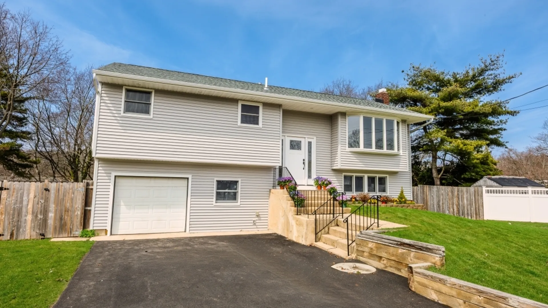 Property at 22 Roslyn Ct, East Patchogue, NY 11772 4