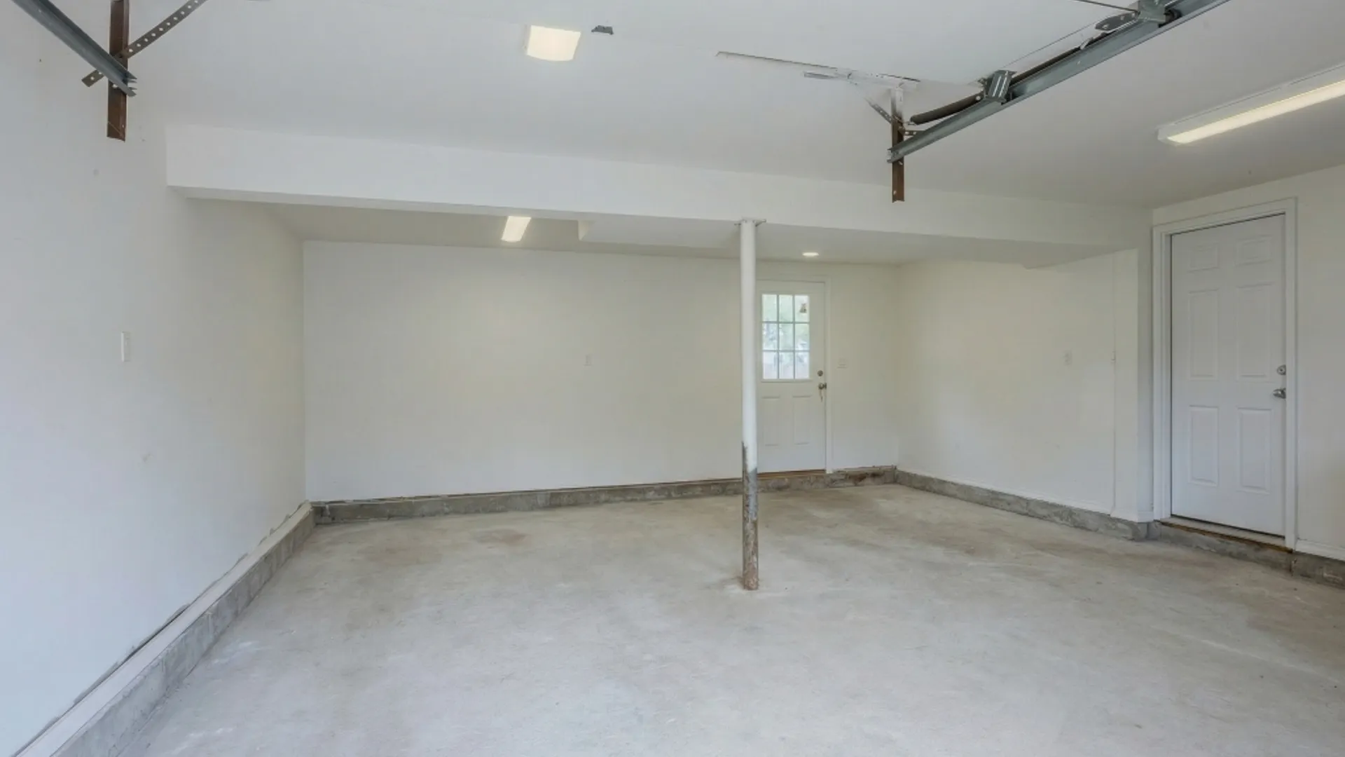 Property at 22 Roslyn Ct, East Patchogue, NY 11772 48