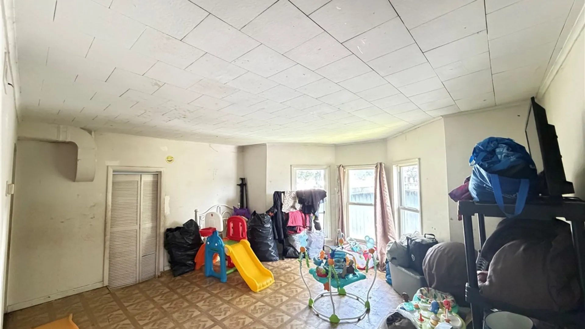 Property at 204 Saint Marks Avenue, Syracuse, NY 13204 25