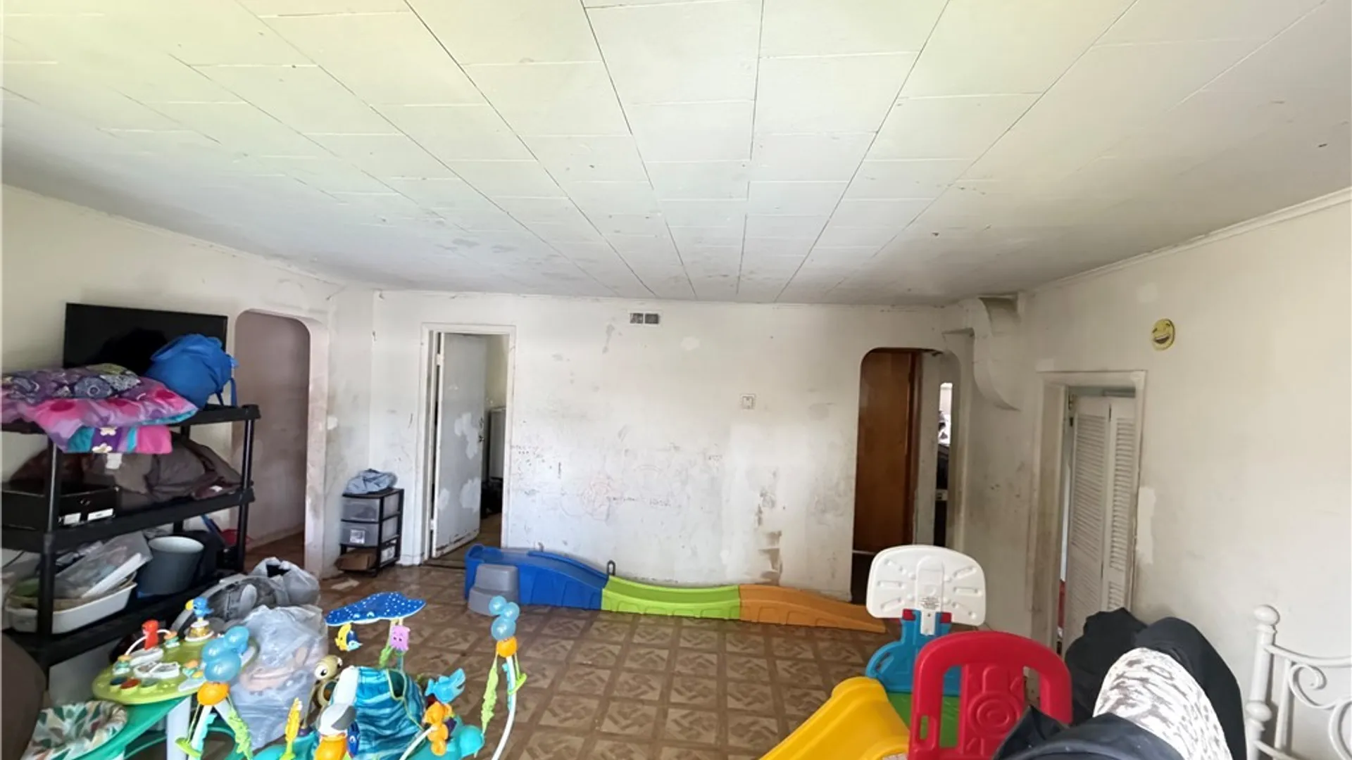 Property at 204 Saint Marks Avenue, Syracuse, NY 13204 26