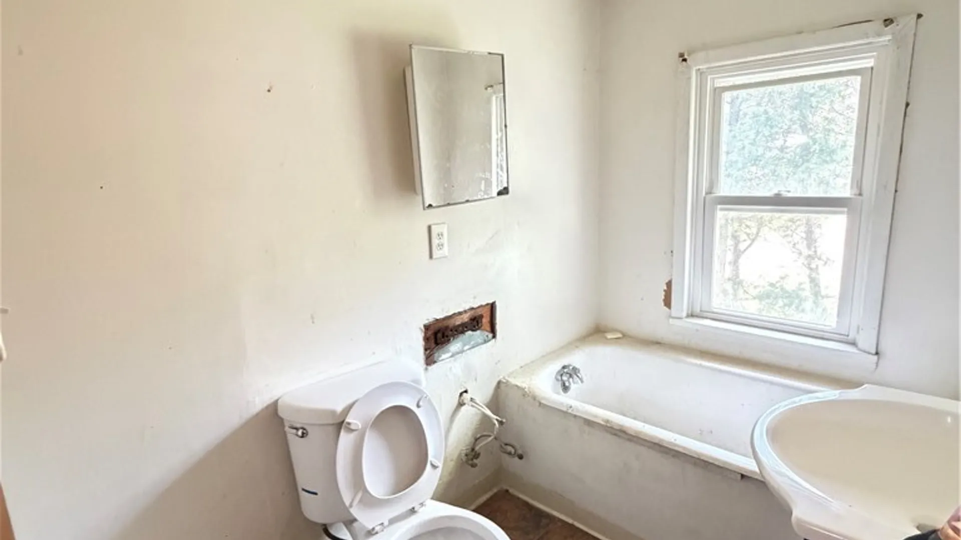 Property at 204 Saint Marks Avenue, Syracuse, NY 13204 30