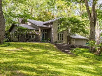 Property at 16 Great Oak Lane, Perinton, NY 14534