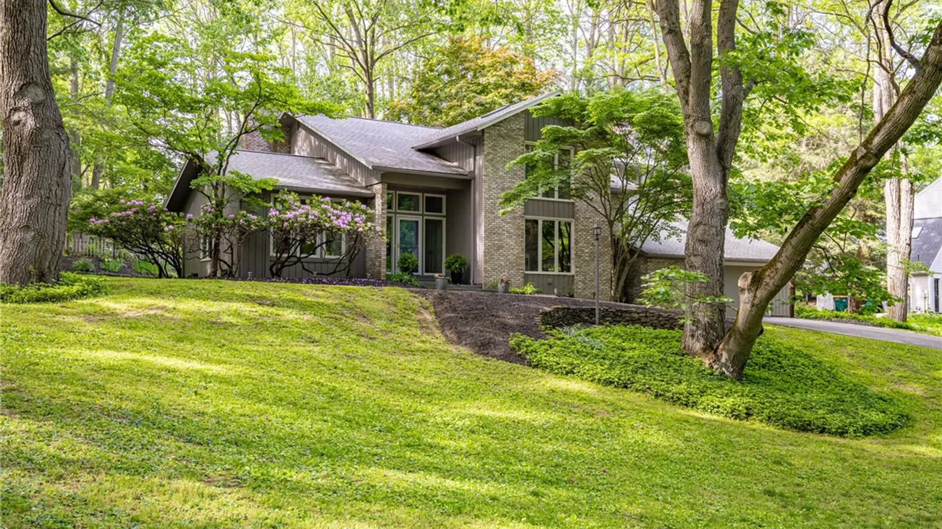 Property at 16 Great Oak Lane, Perinton, NY 14534 2