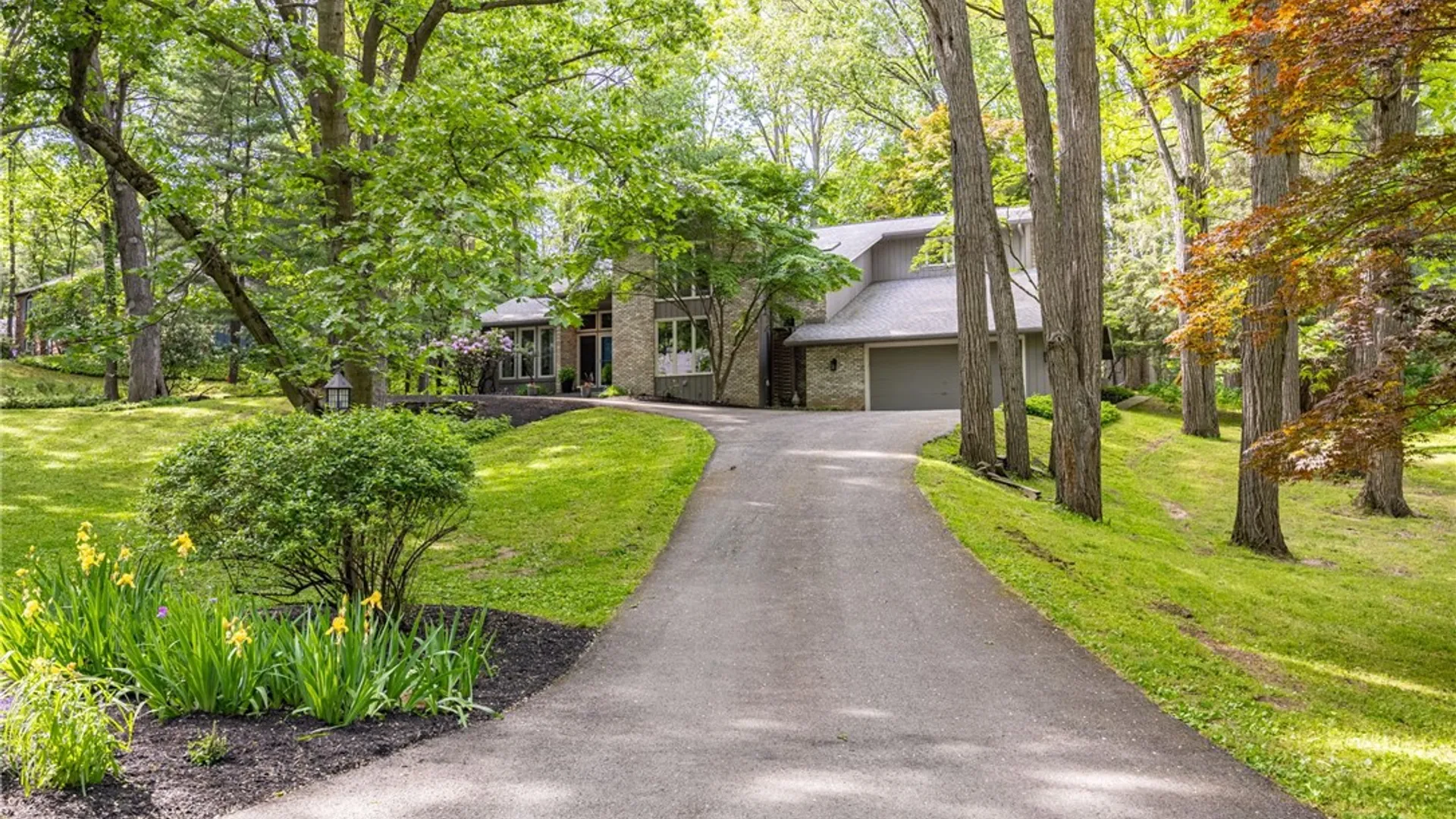 Property at 16 Great Oak Lane, Perinton, NY 14534 3