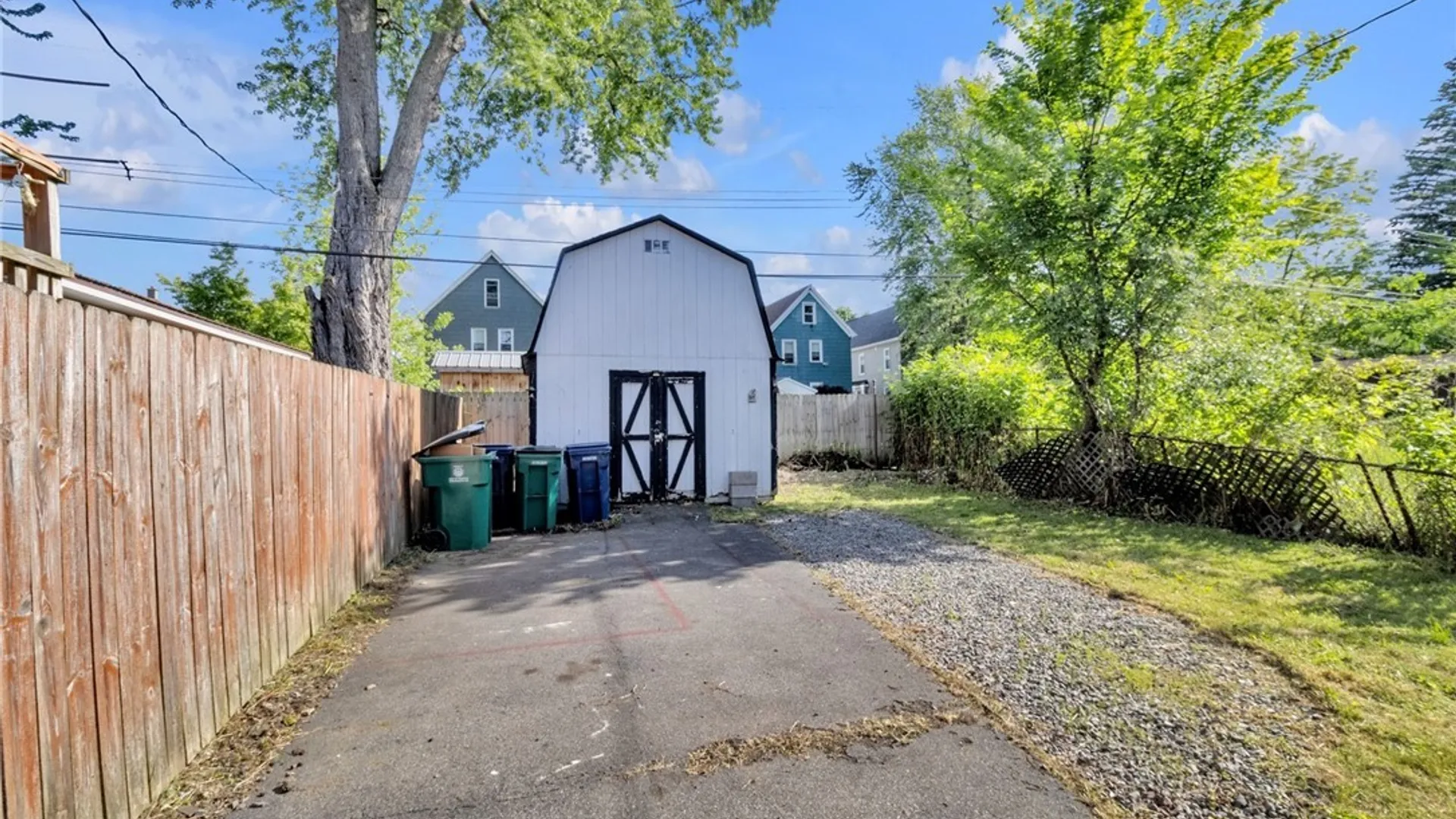 Property at 27 Como Avenue, Buffalo, NY 14220 4
