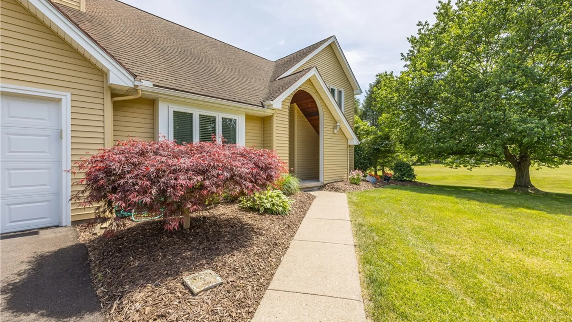 Property at 9 Rolling Plains, Mendon, NY 14472 3