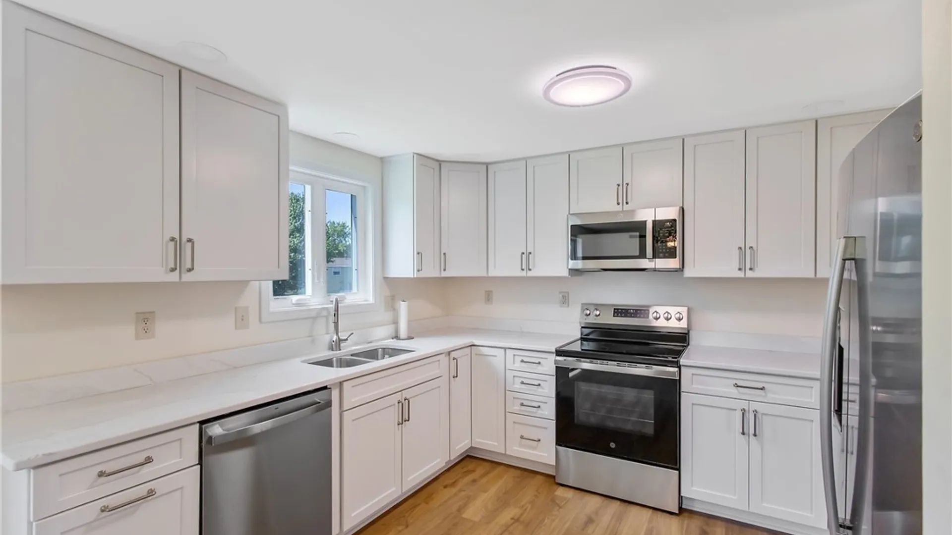 Property at 8256 Elaine Circle, Clay, NY 13090 10