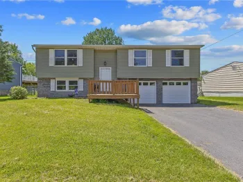 8256 Elaine Circle, Clay, NY 13090