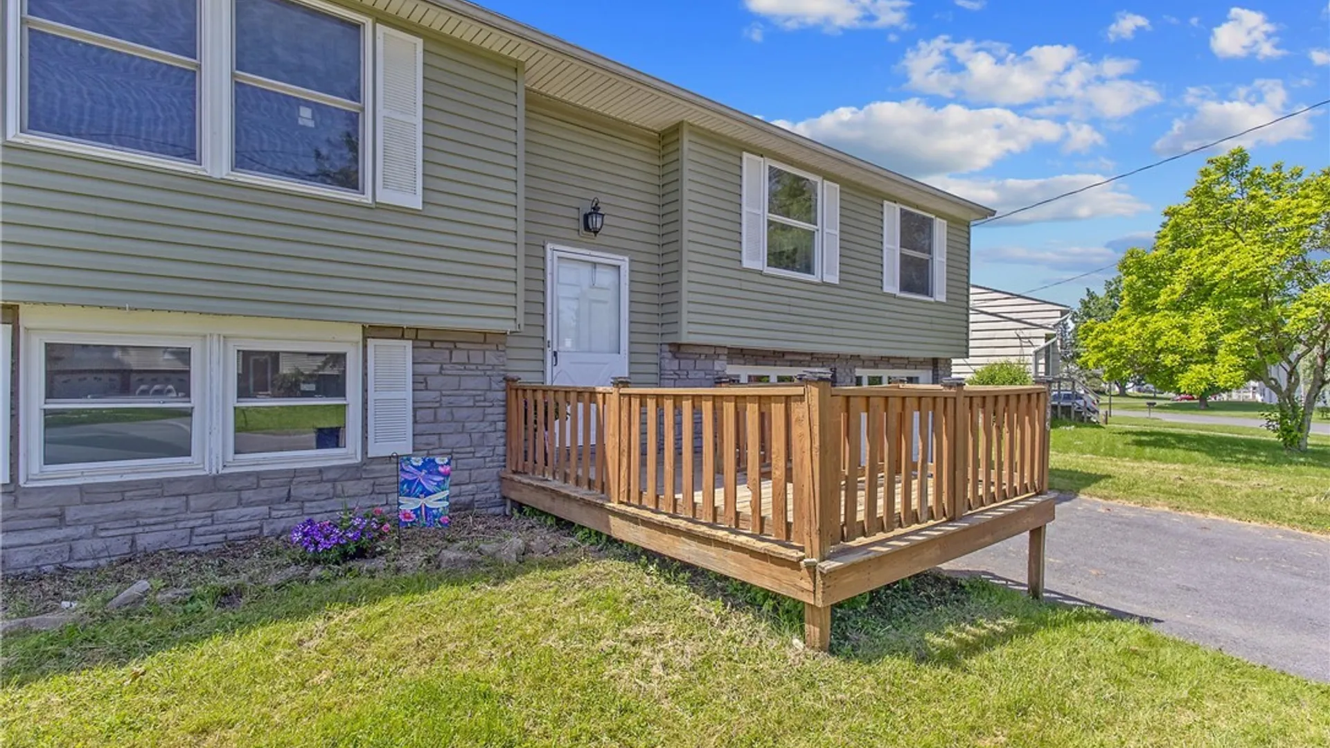Property at 8256 Elaine Circle, Clay, NY 13090 2