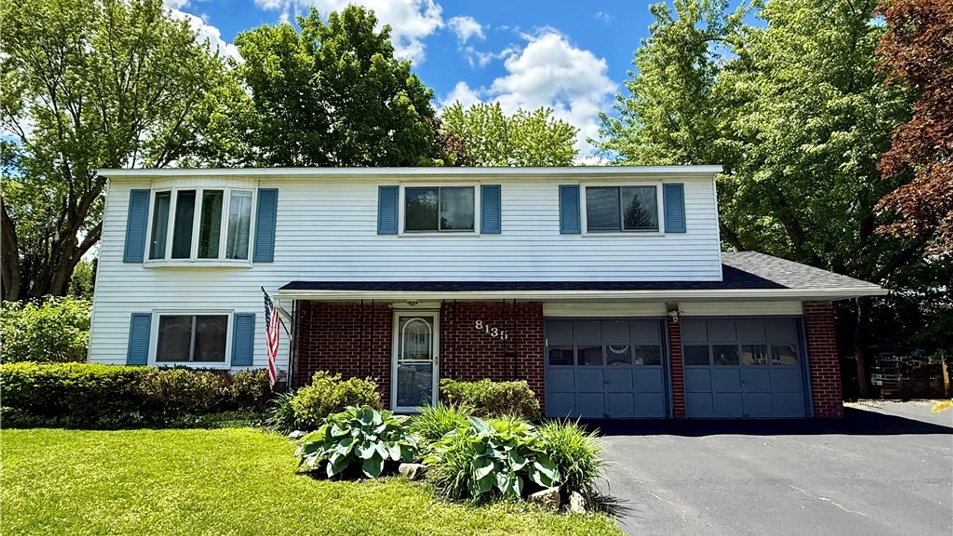 Property at 8135 Crimson Circle, Clay, NY 13041 4