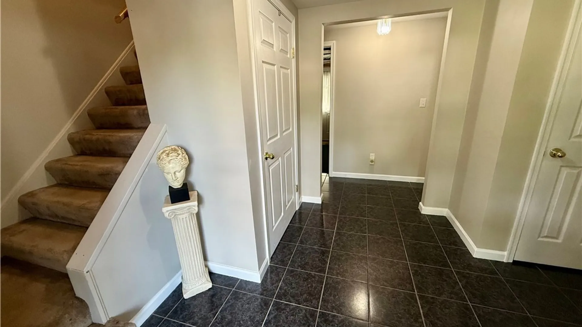 Property at 8135 Crimson Circle, Clay, NY 13041 5