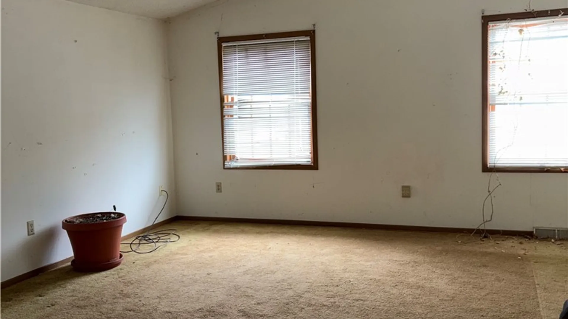 Property at 827 Tallman Street, Syracuse, NY 13204 4