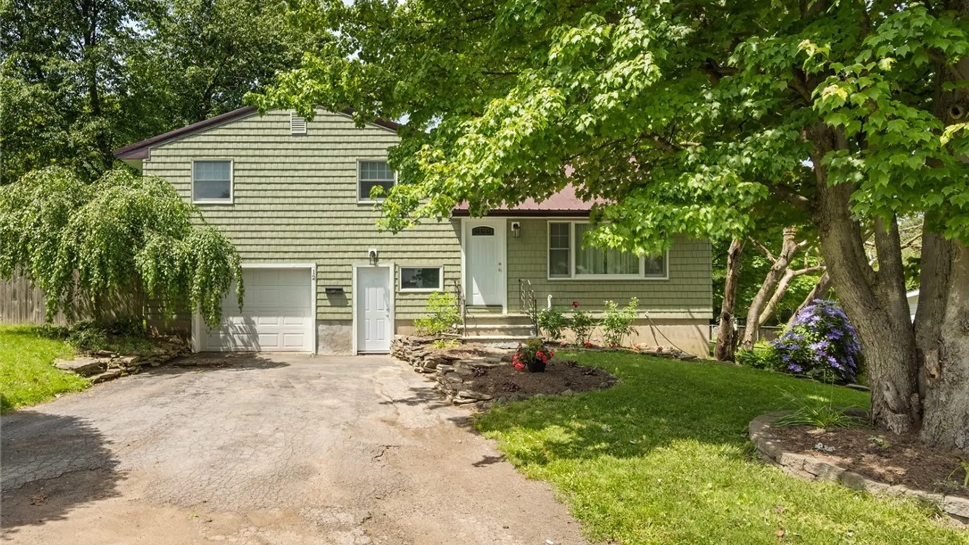 Property at 12 Shady Lane, Camillus, NY 13219 27