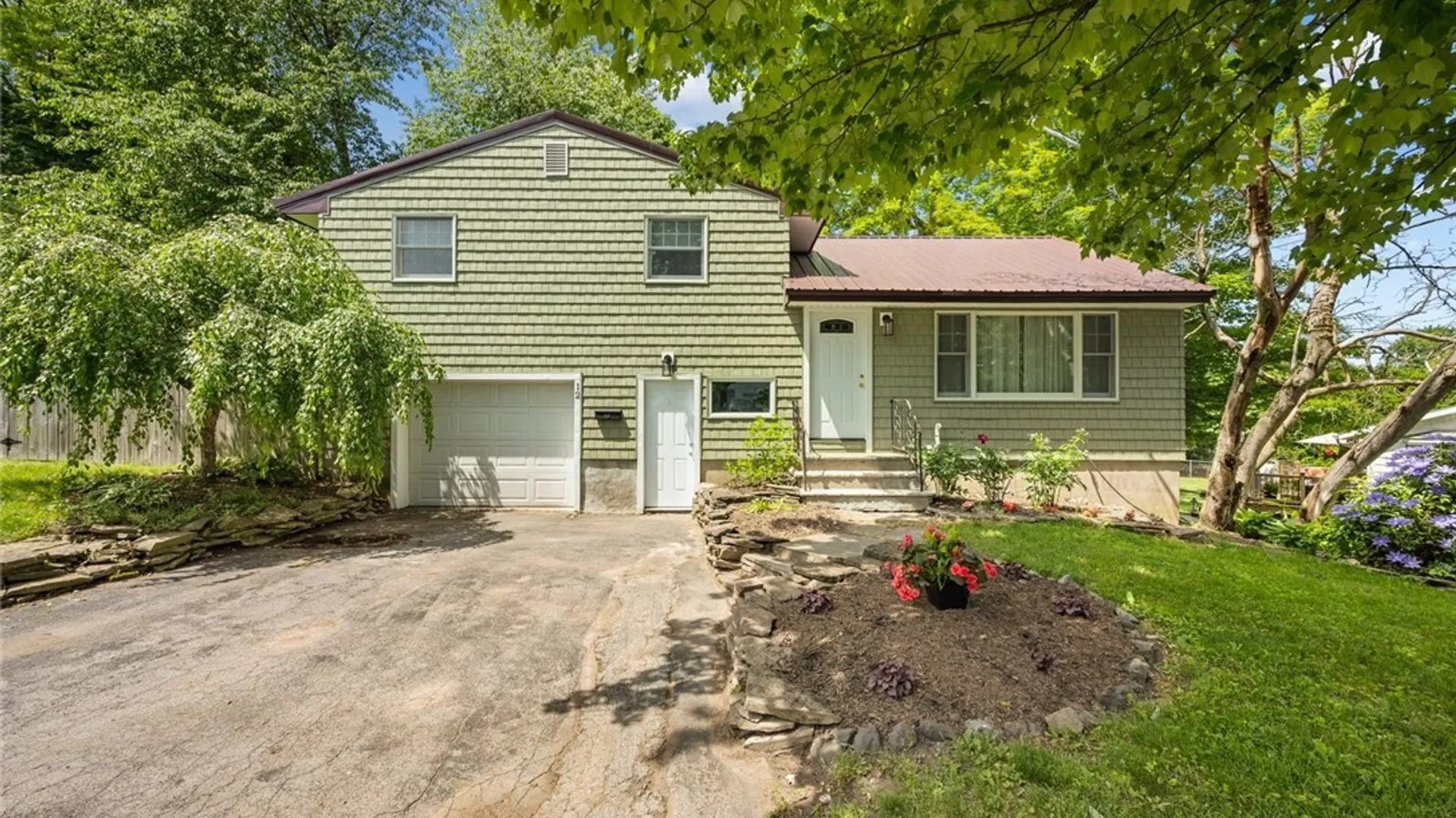 Property at 12 Shady Lane, Camillus, NY 13219 29