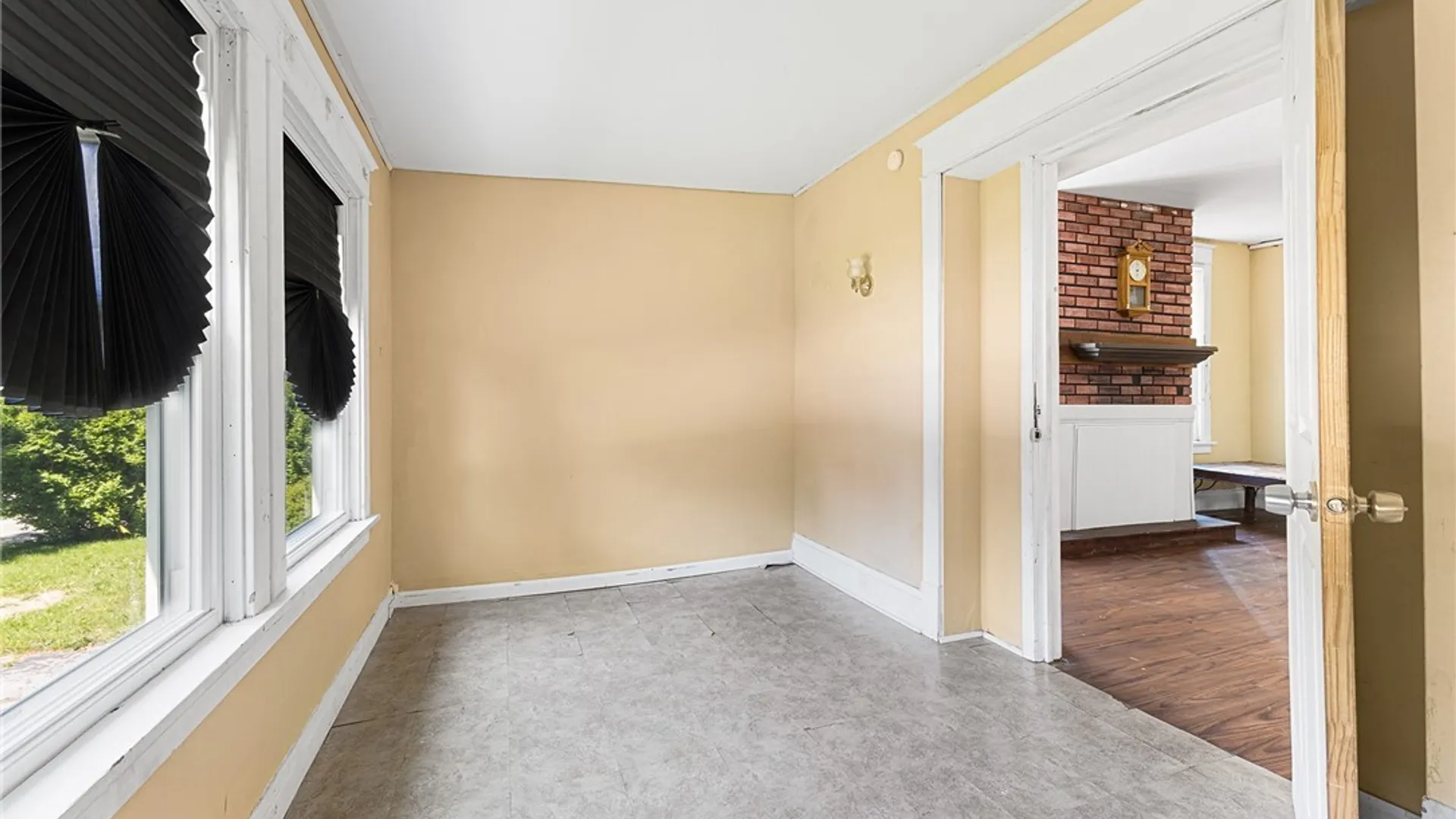 Property at 15 W Northrup Place, Buffalo, NY 14214 11