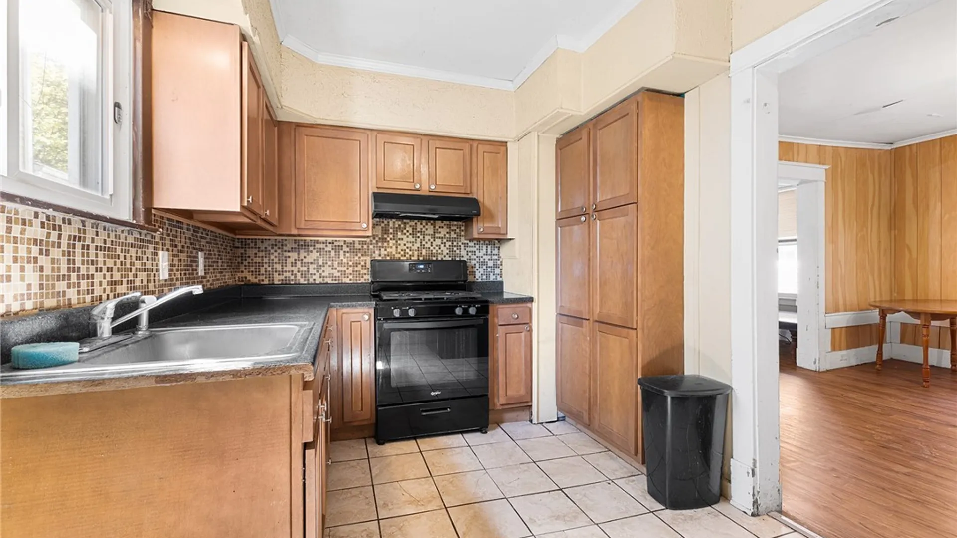 Property at 15 W Northrup Place, Buffalo, NY 14214 18