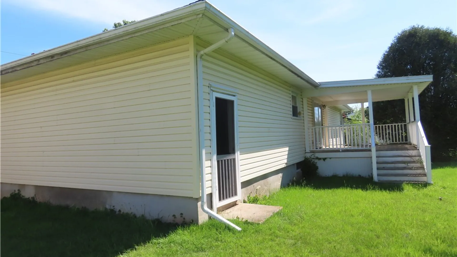 Property at 28 Jarvis Street, Auburn, NY 13021 4