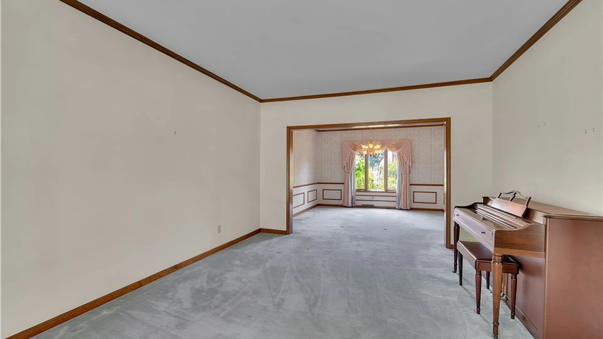 Property at 135 Hunt Club Circle, Amherst, NY 14051 13