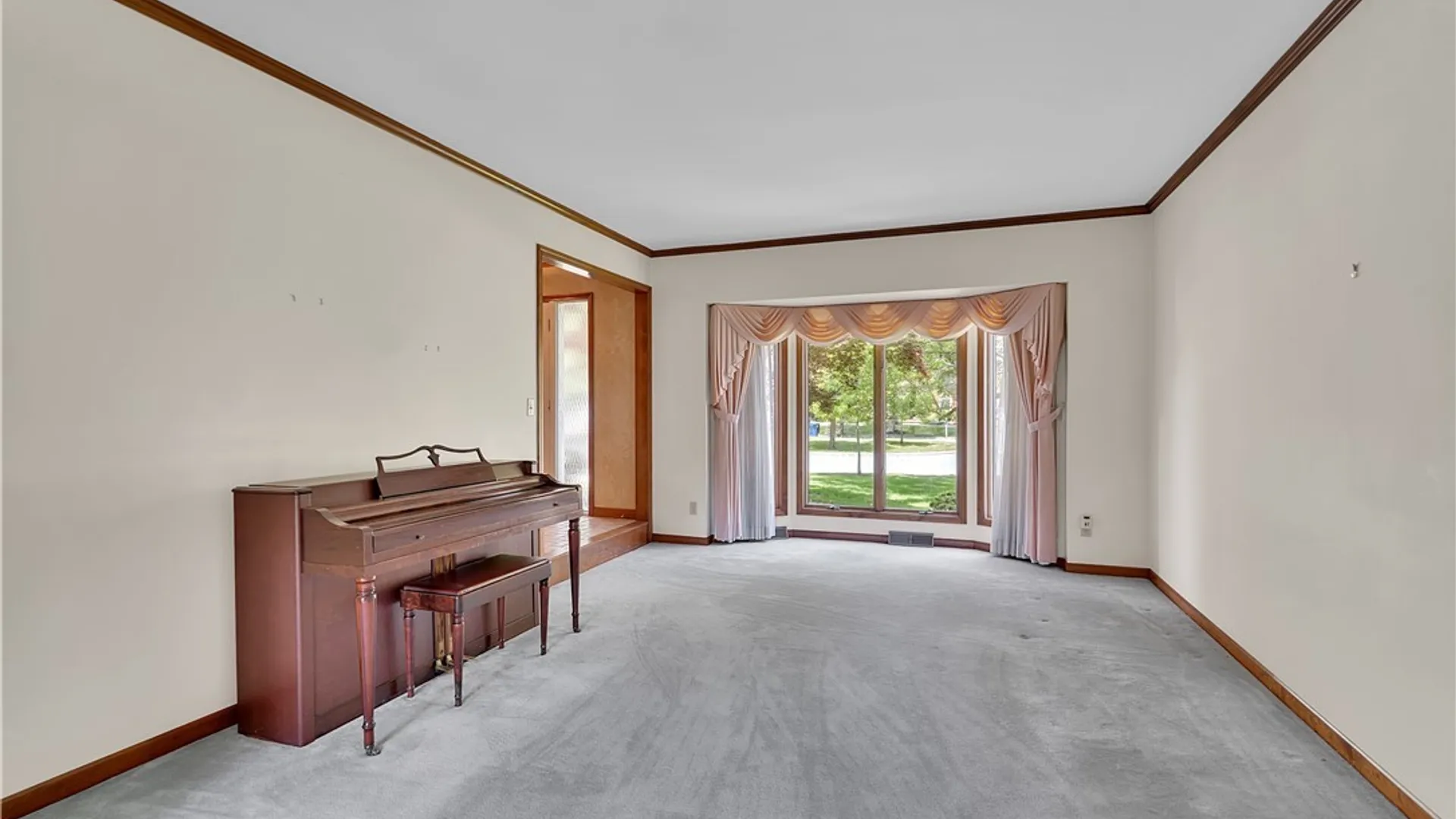 Property at 135 Hunt Club Circle, Amherst, NY 14051 15