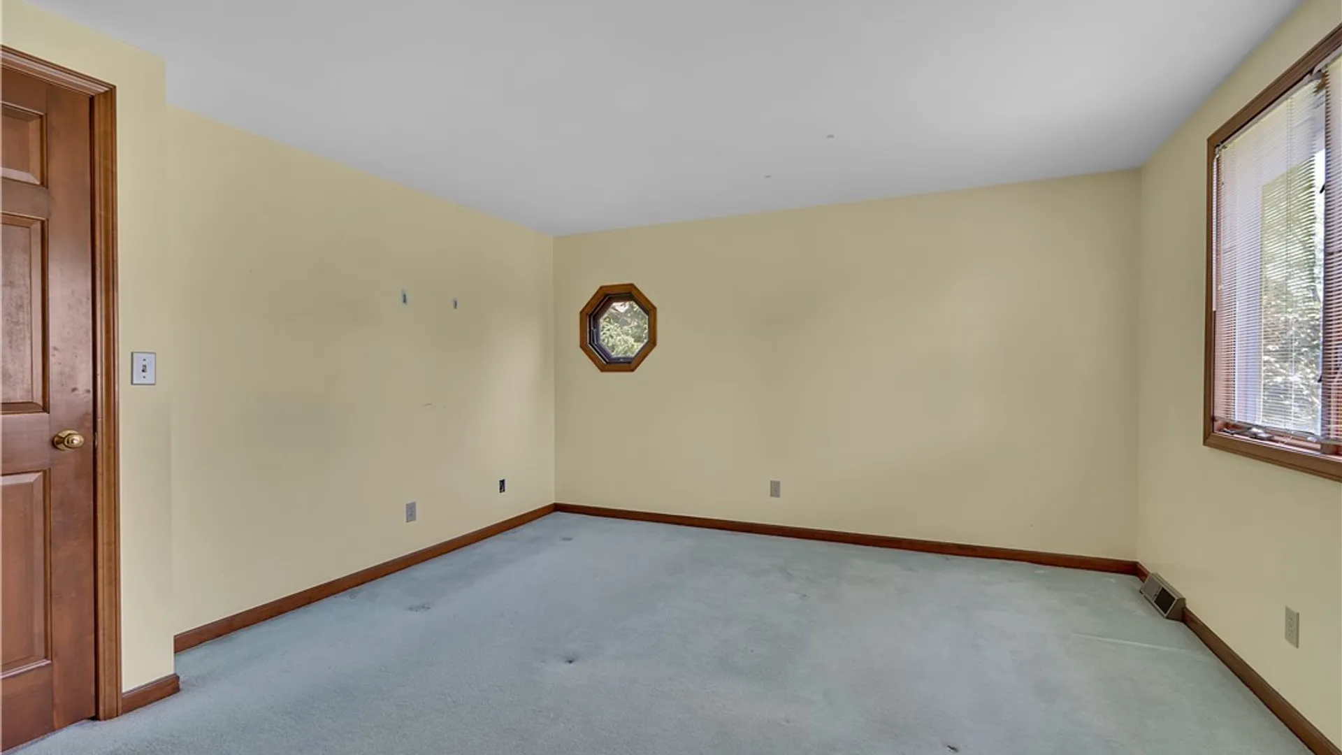 Property at 135 Hunt Club Circle, Amherst, NY 14051 29