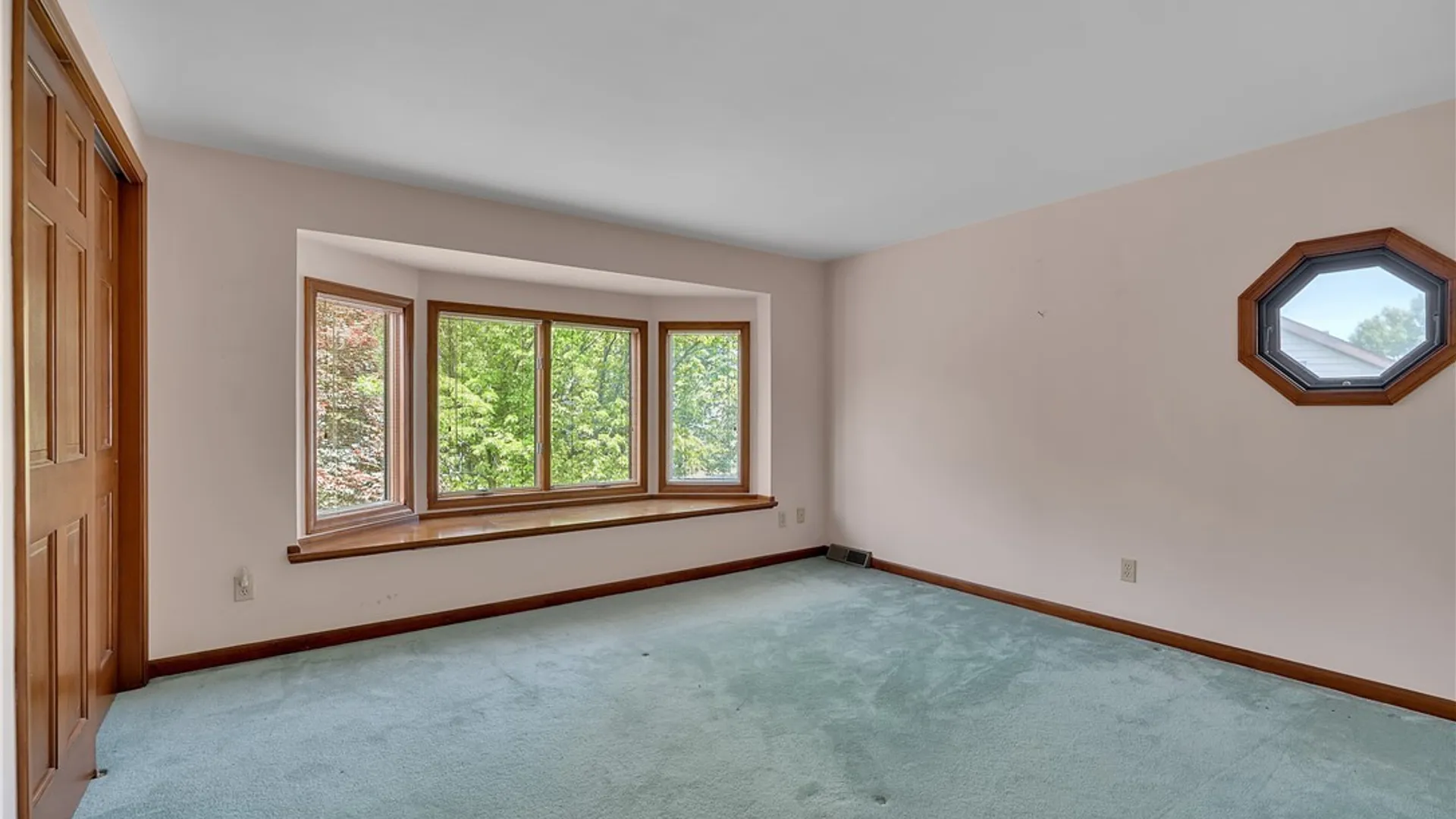 Property at 135 Hunt Club Circle, Amherst, NY 14051 32