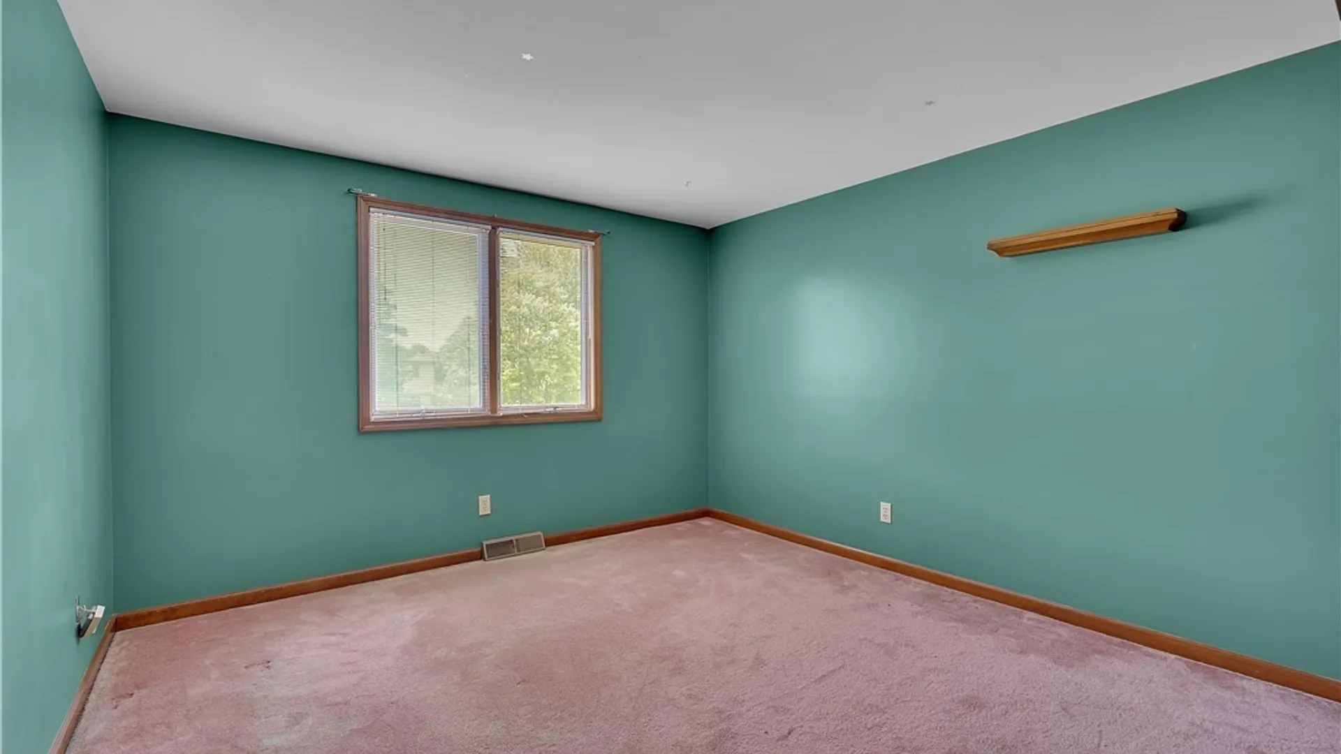 Property at 135 Hunt Club Circle, Amherst, NY 14051 33