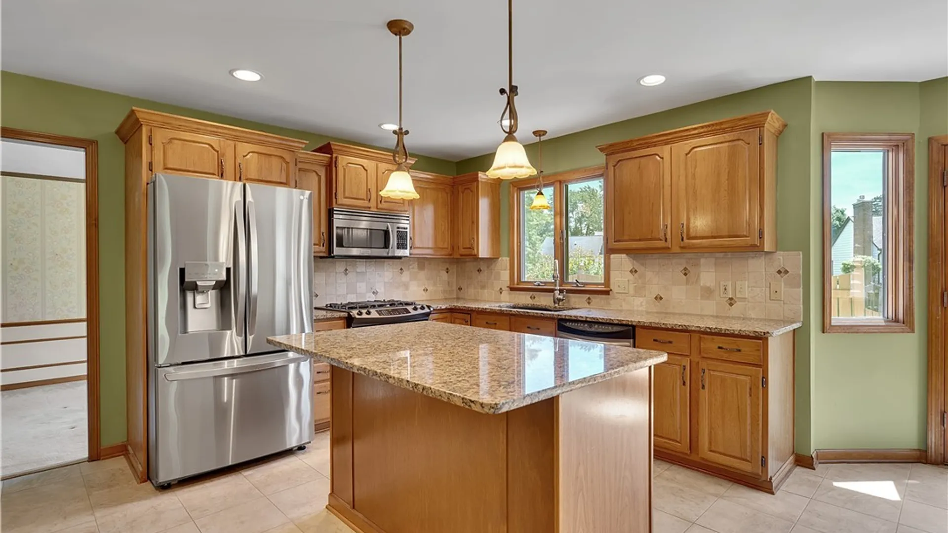 Property at 135 Hunt Club Circle, Amherst, NY 14051 4