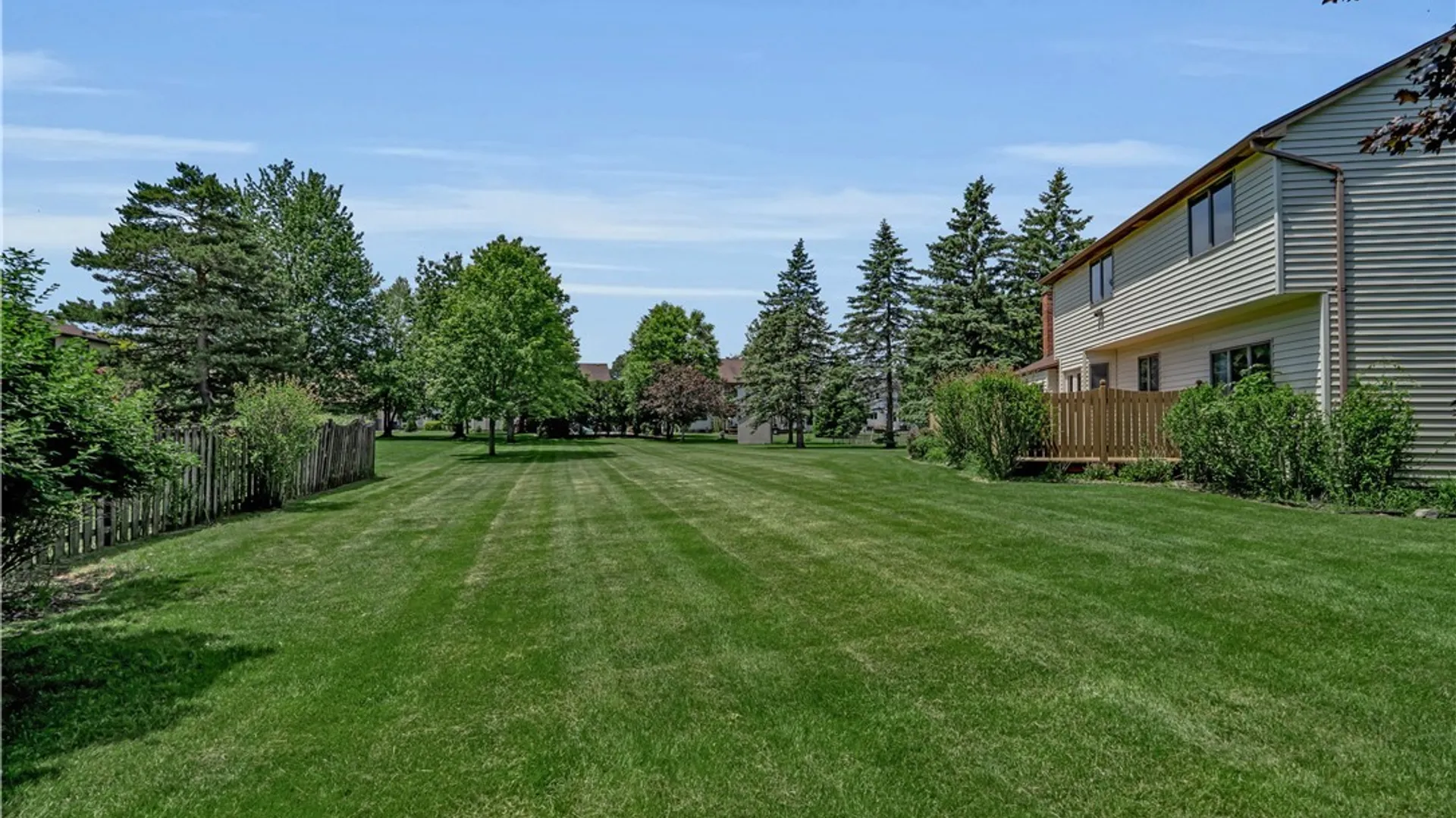 Property at 135 Hunt Club Circle, Amherst, NY 14051 42