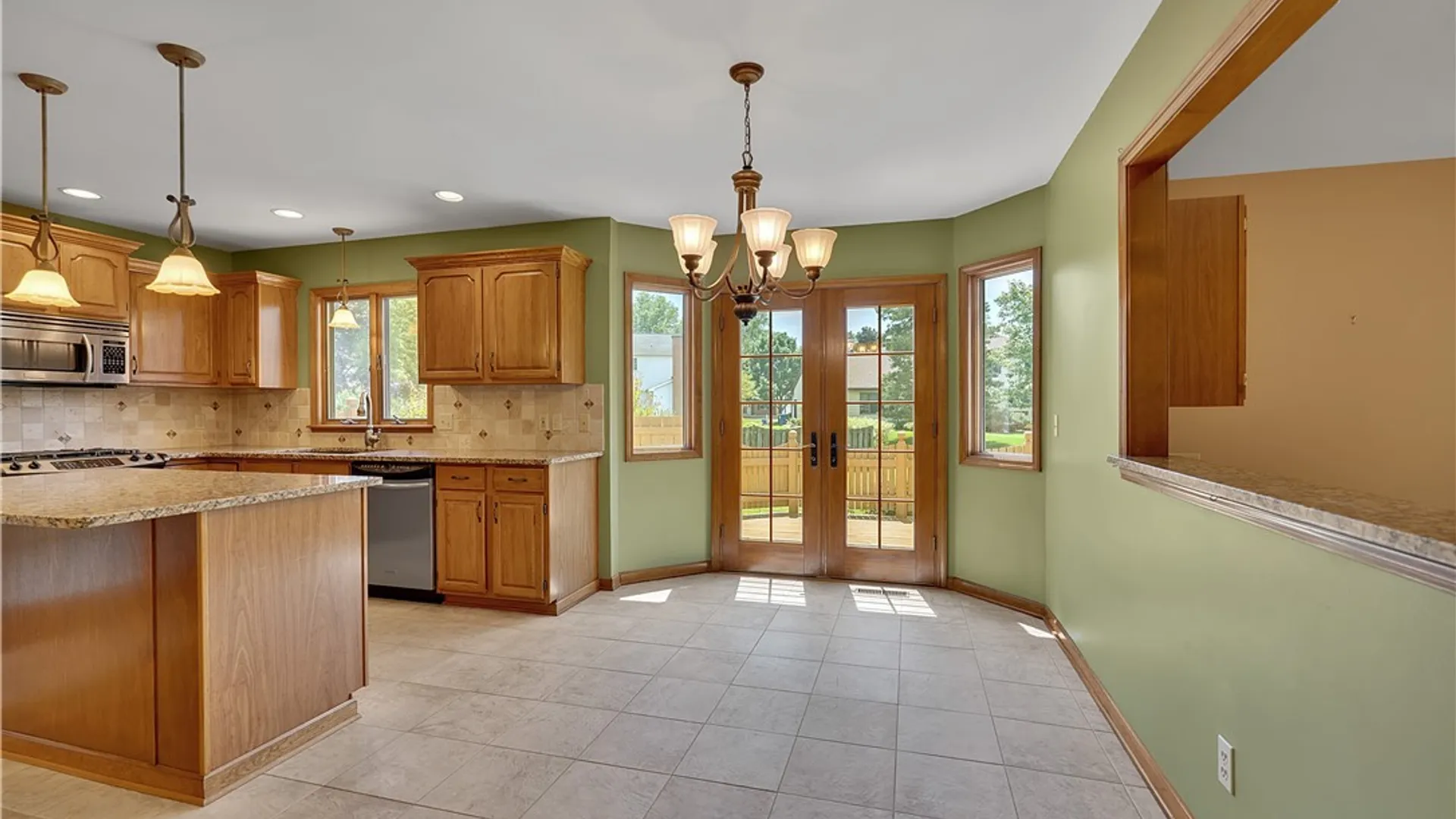 Property at 135 Hunt Club Circle, Amherst, NY 14051 5