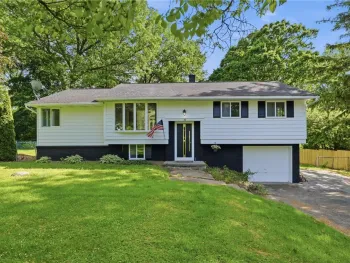 40 Oak Hill, Perinton, NY 14526